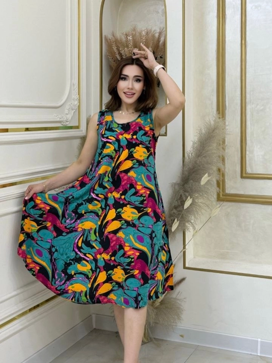 Ayollar uchun yengsiz uy sarafani