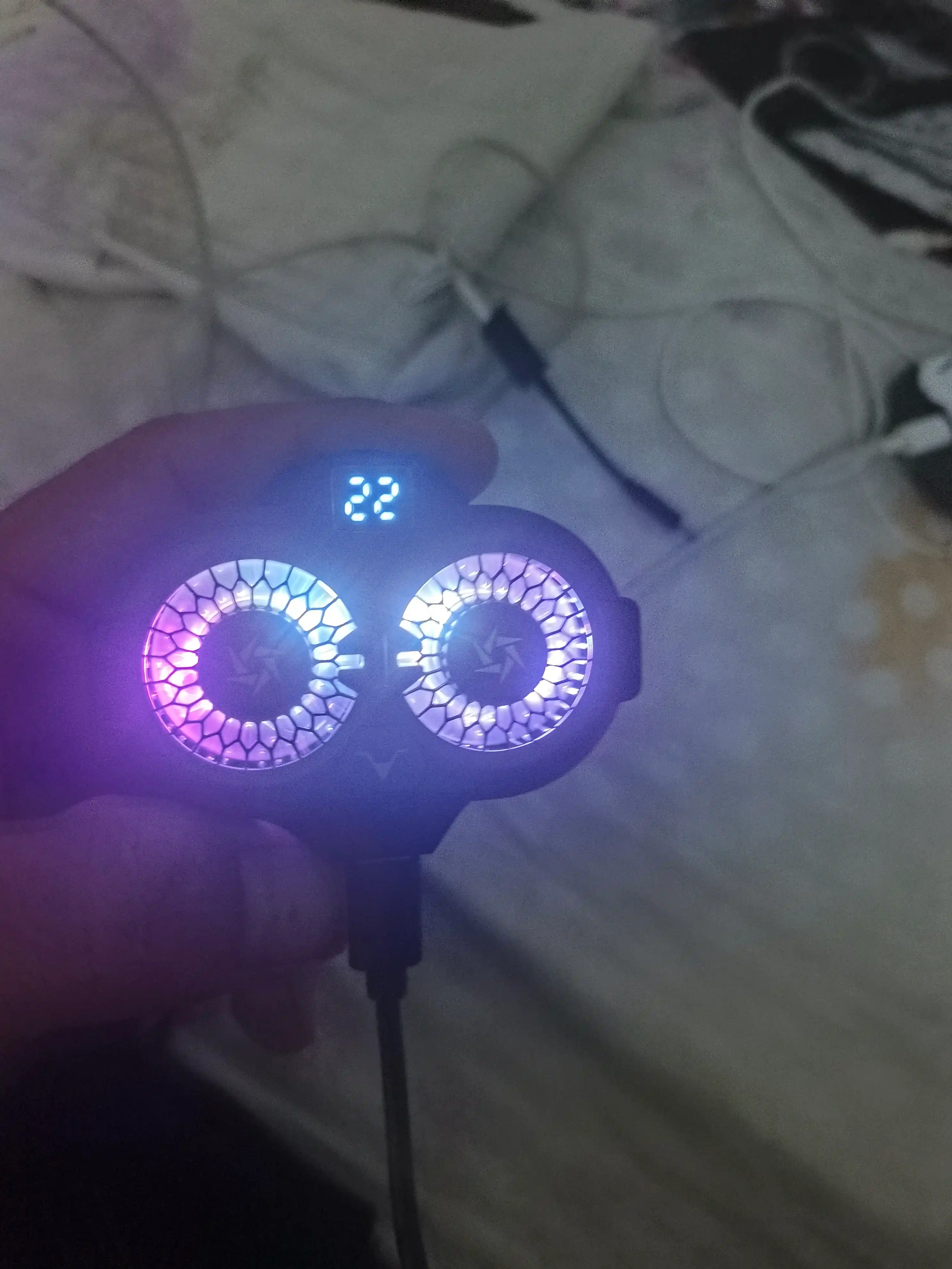 Smartfon uchun sovitgich COOLER  kuchli sovitish, Type-C ulanish, LED yoritgich