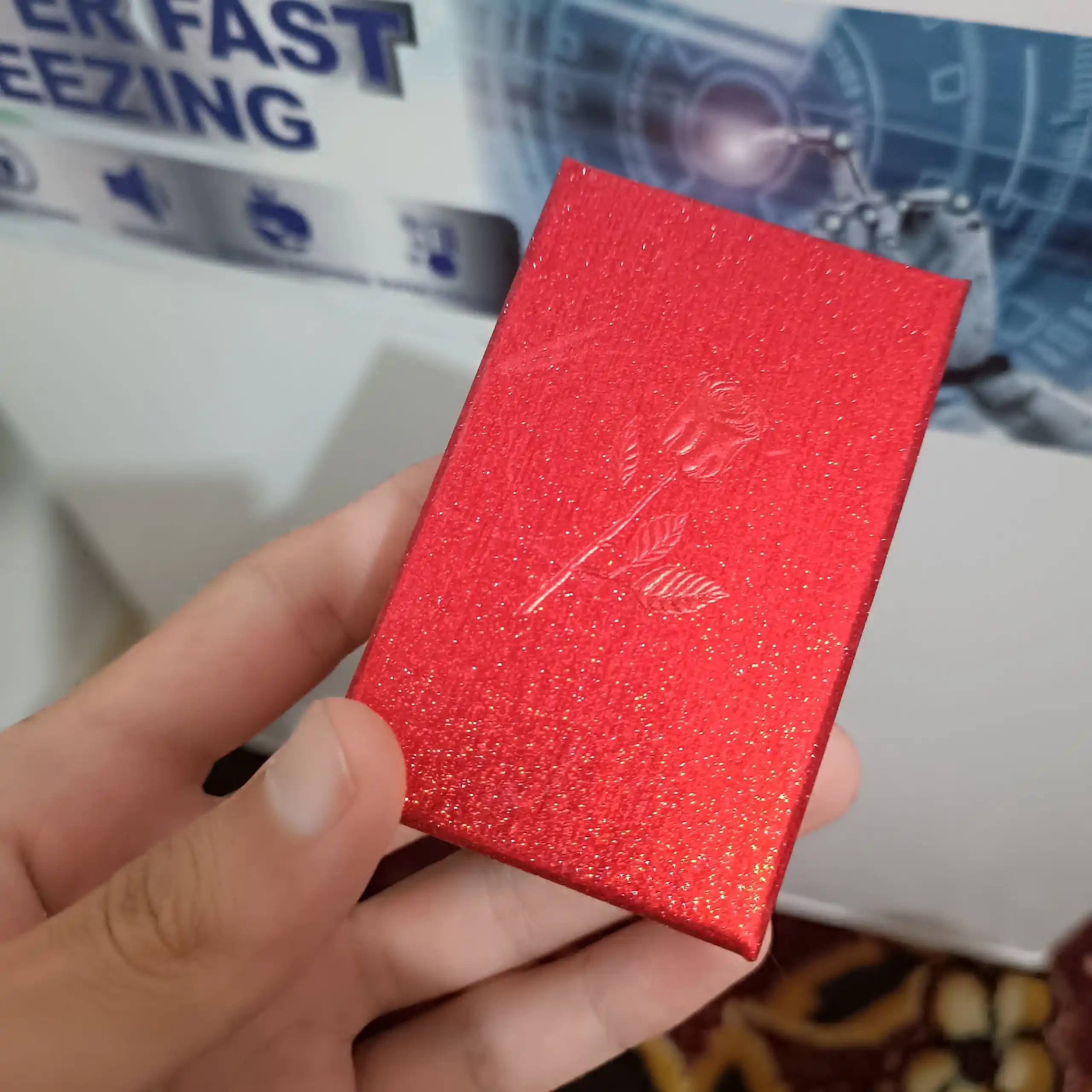 Ayollar va qizlar uchun sovg‘a qutisi bilan Swarovski sovg‘a to‘plami
