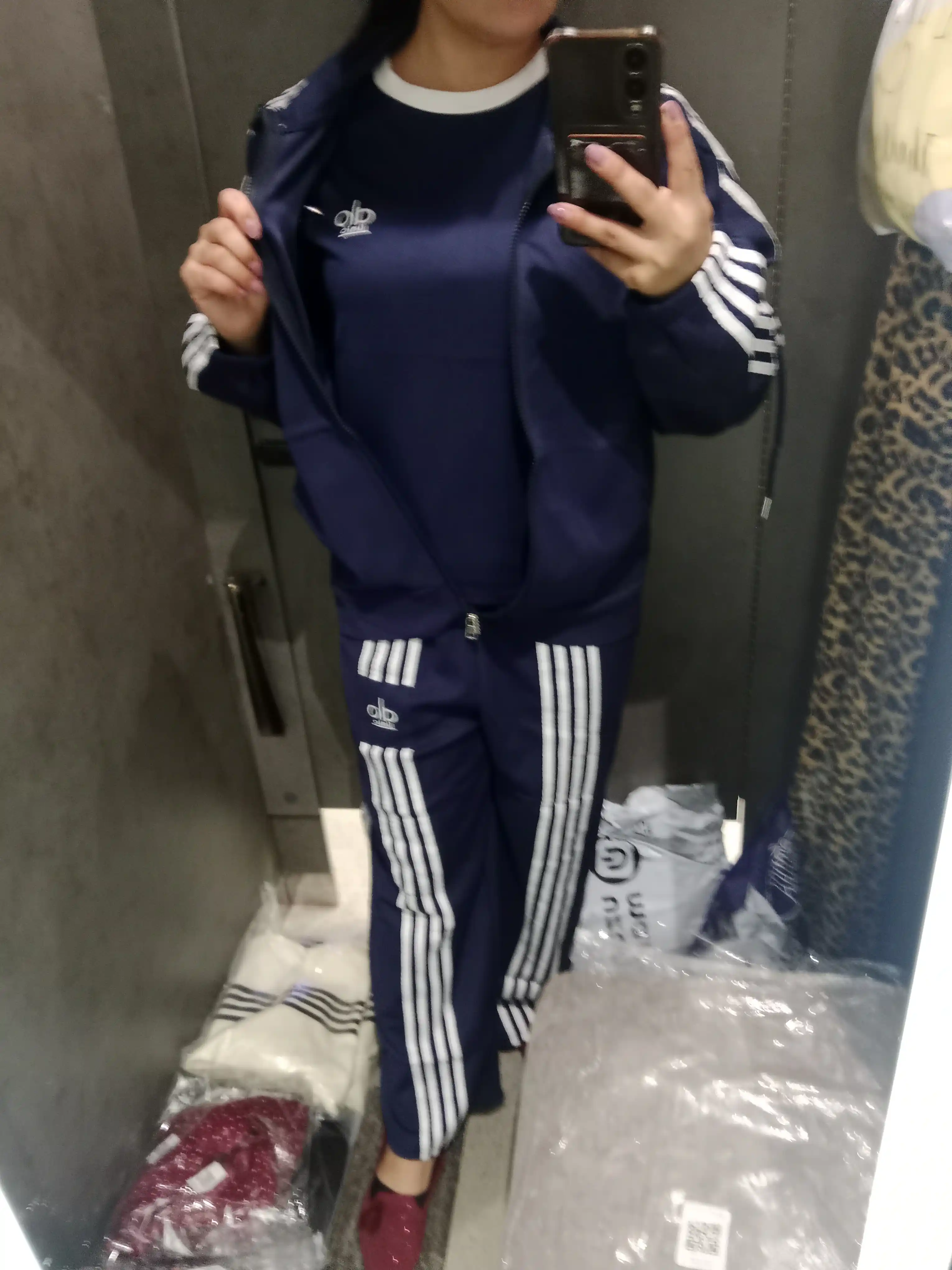 Ayollar uchlik sport kostyumi, 3 dona, shim, futbolka, kurtka, paxta tolali, yozgi-kuzgi, 46-52 o‘lcham