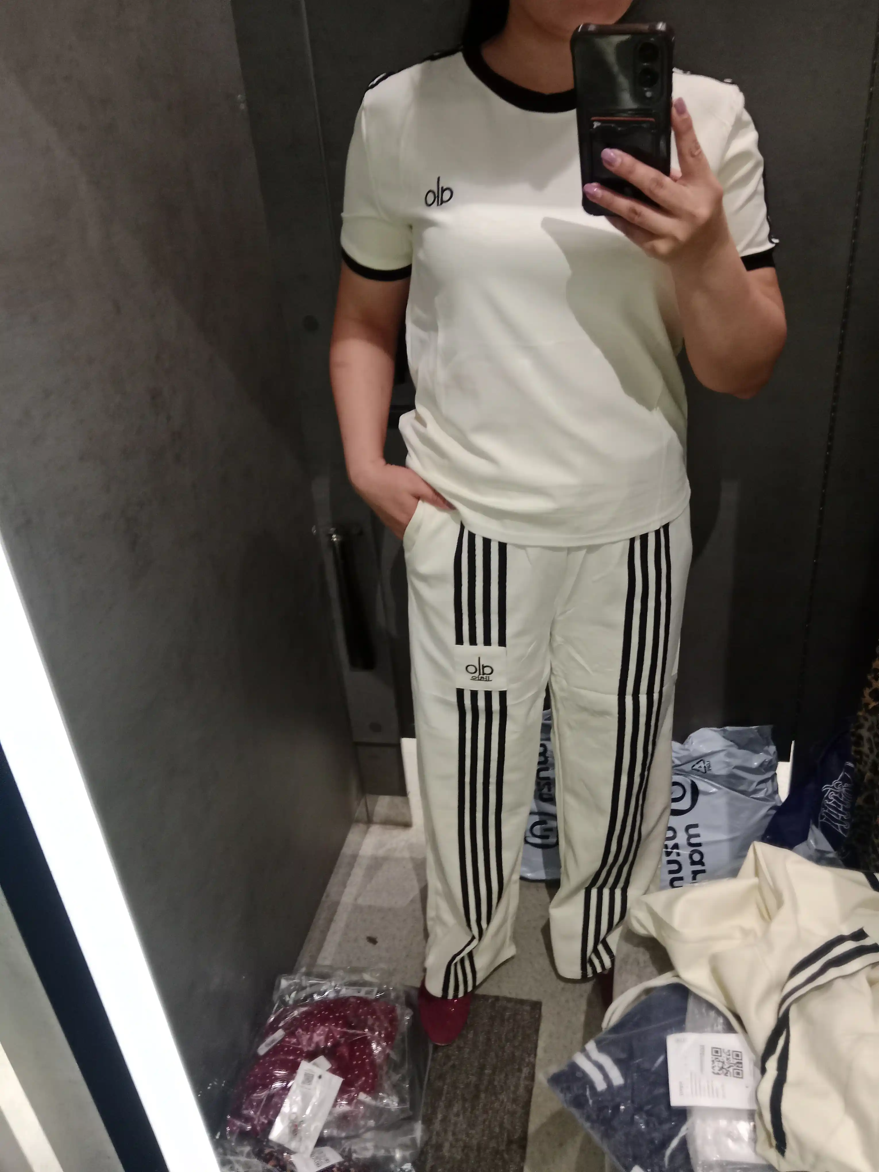 Ayollar uchlik sport kostyumi, 3 dona, shim, futbolka, kurtka, paxta tolali, yozgi-kuzgi, 46-52 o‘lcham