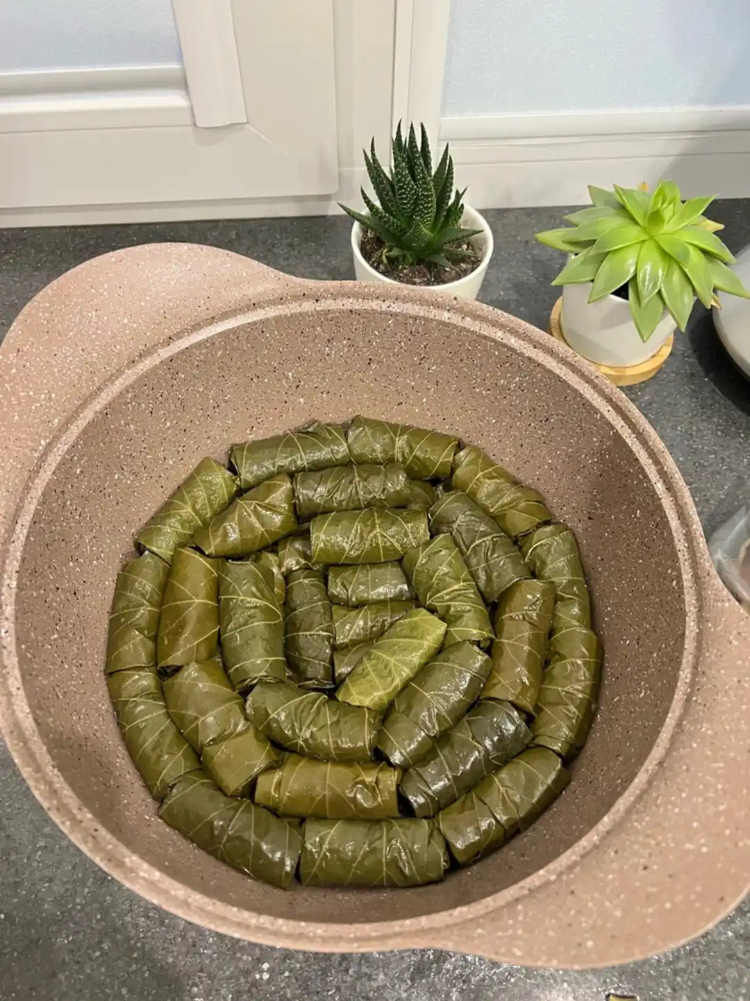 Dolma o'rovchi qurilma