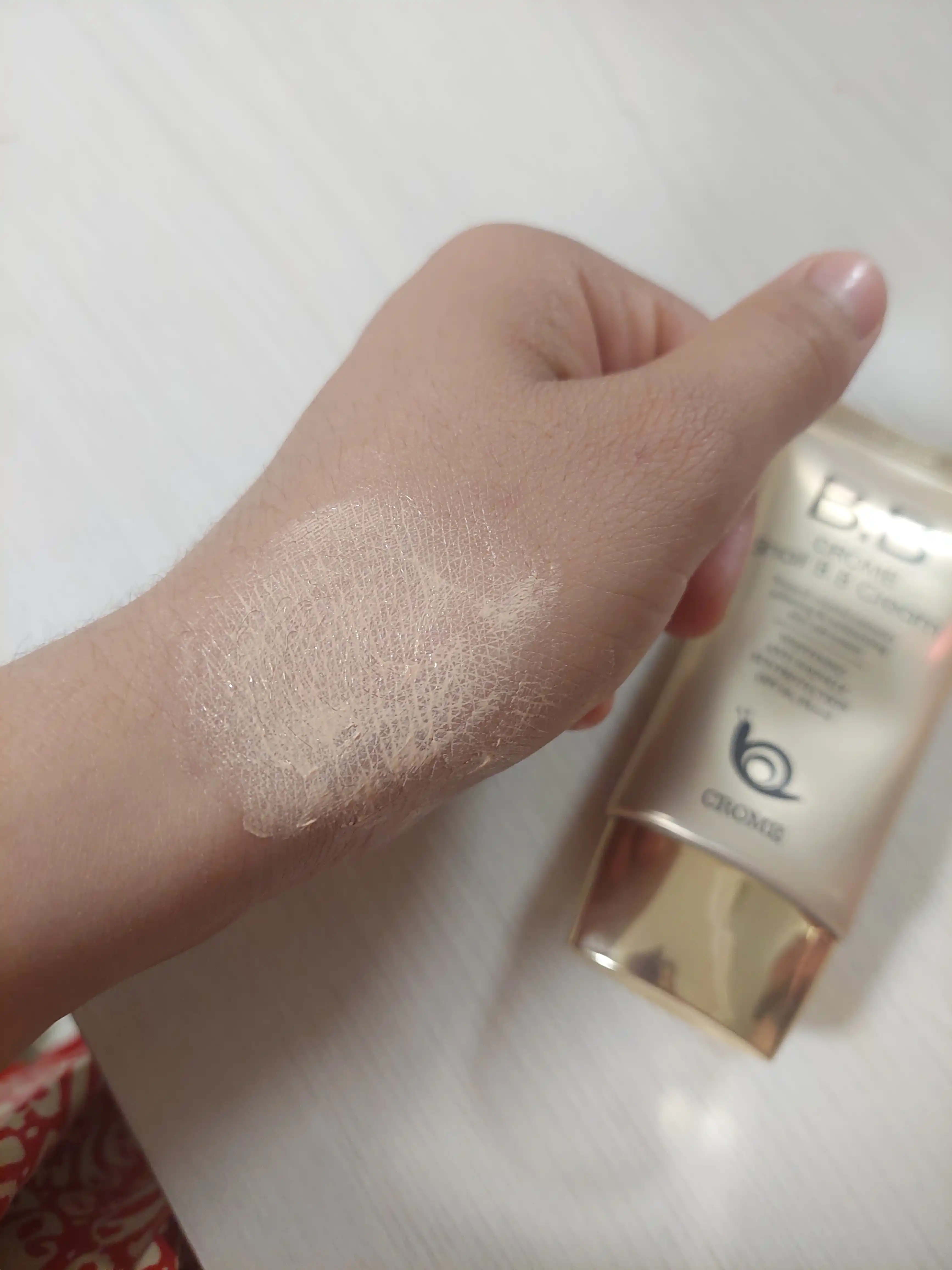 Ko'p funksiyali oqartiruvchi tonal krem SPF 50+, 50 ml