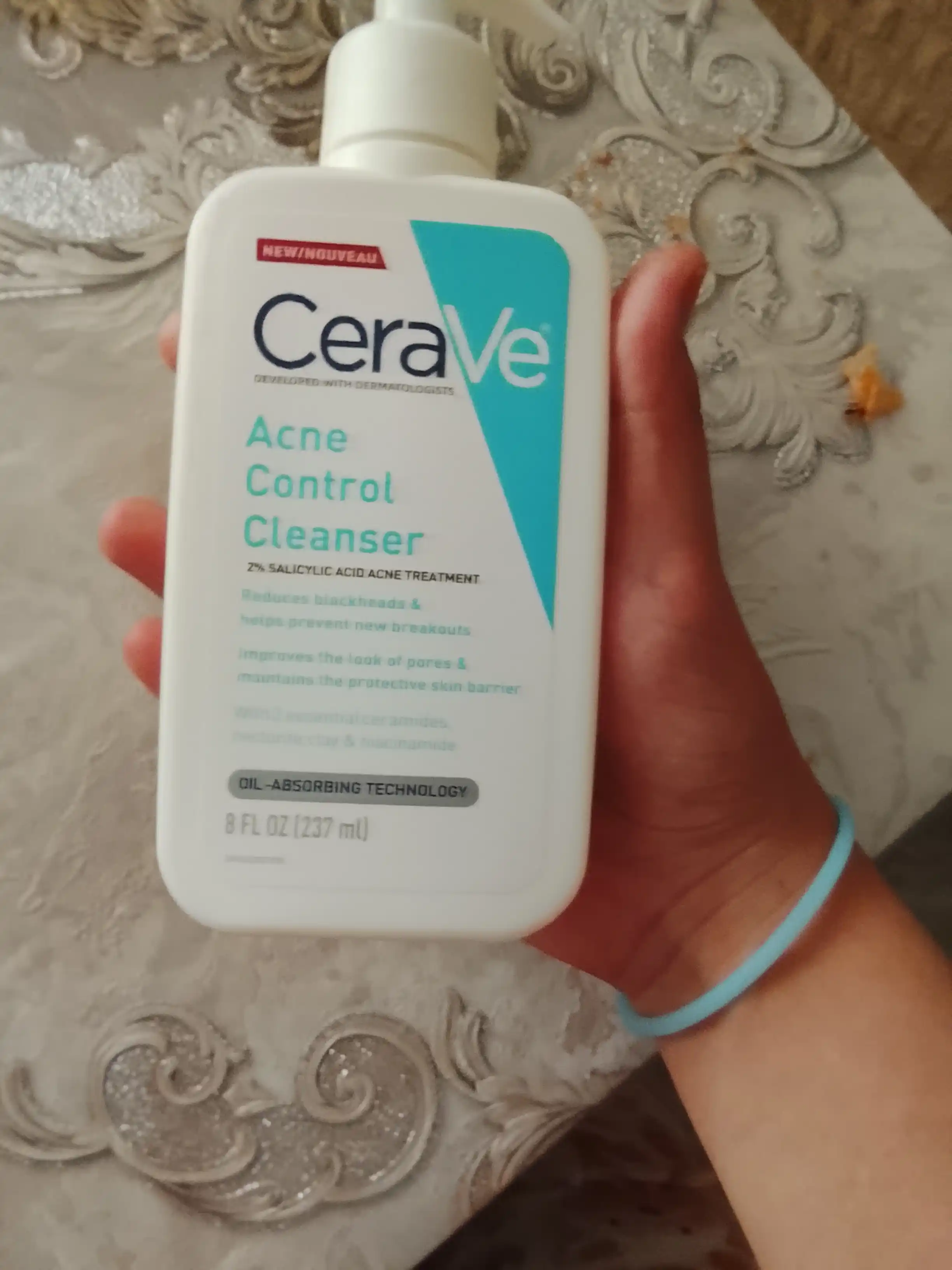 CeraVe namlantiruvchi yuzni yuvish krem-ko‘pigi, 236 ml
