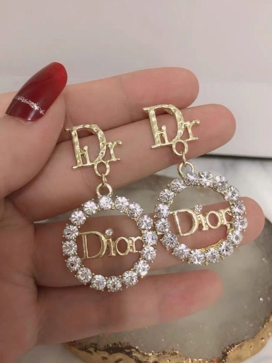 Серьги-подвески в стиле Dior — воплощение парижского шика