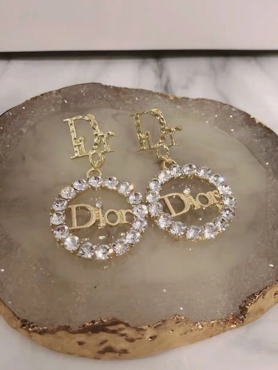 Серьги-подвески в стиле Dior — воплощение парижского шика