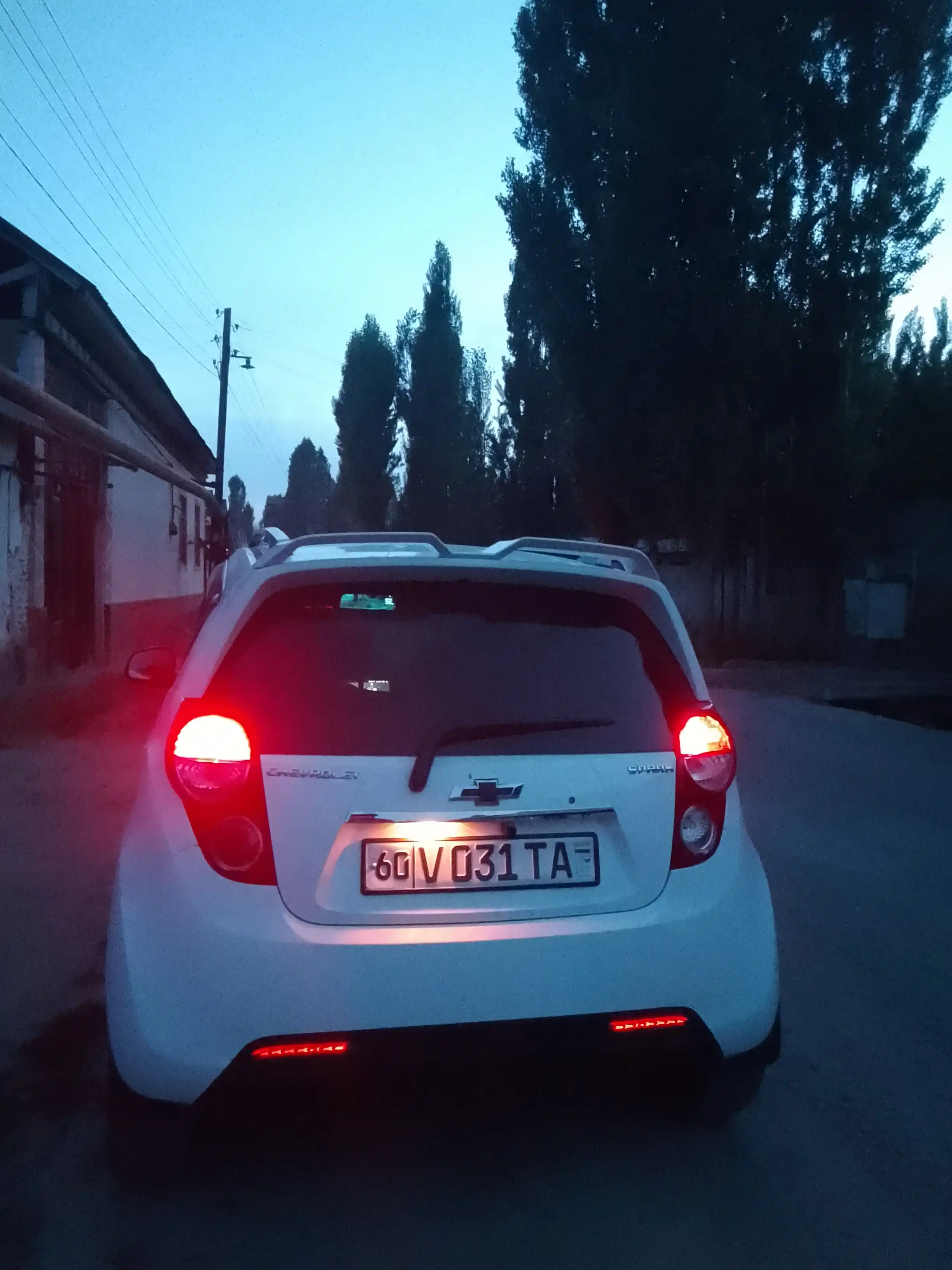 Cobalt, Lacetti, Nexia, Spark va Matiz uchun orqa bagaj spoyleri (universal va modelniy)