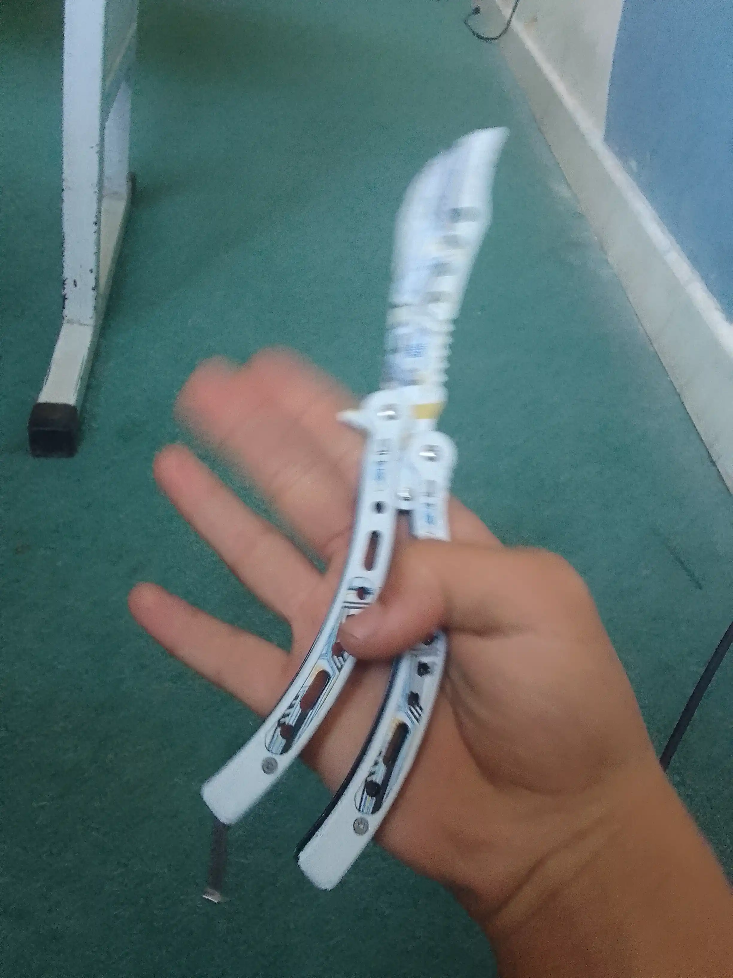 Metall tutqichli yig'iladigan kapalak pichog'ini o'rgatish, CSGO butterfly