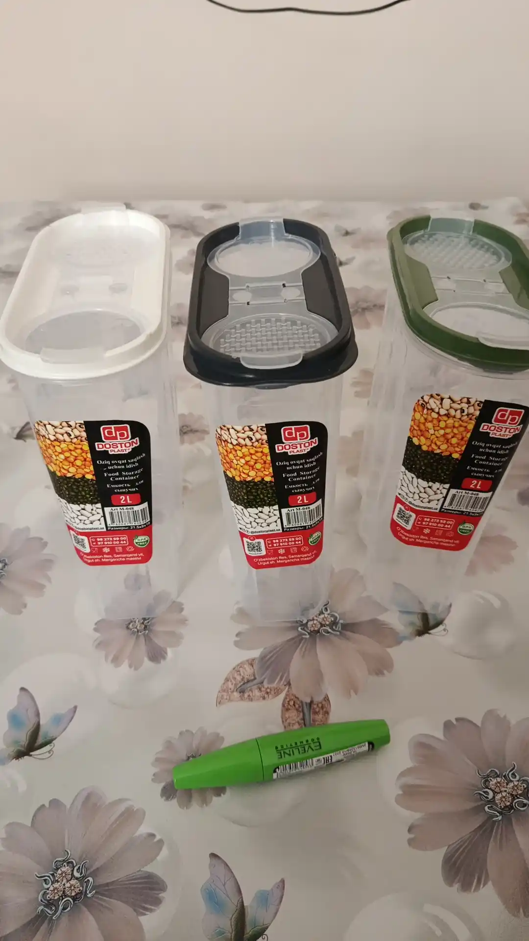 Sochiluvchan mahsulotlarni (krup) saqlash uchun plastik, qopqoqli konteyner