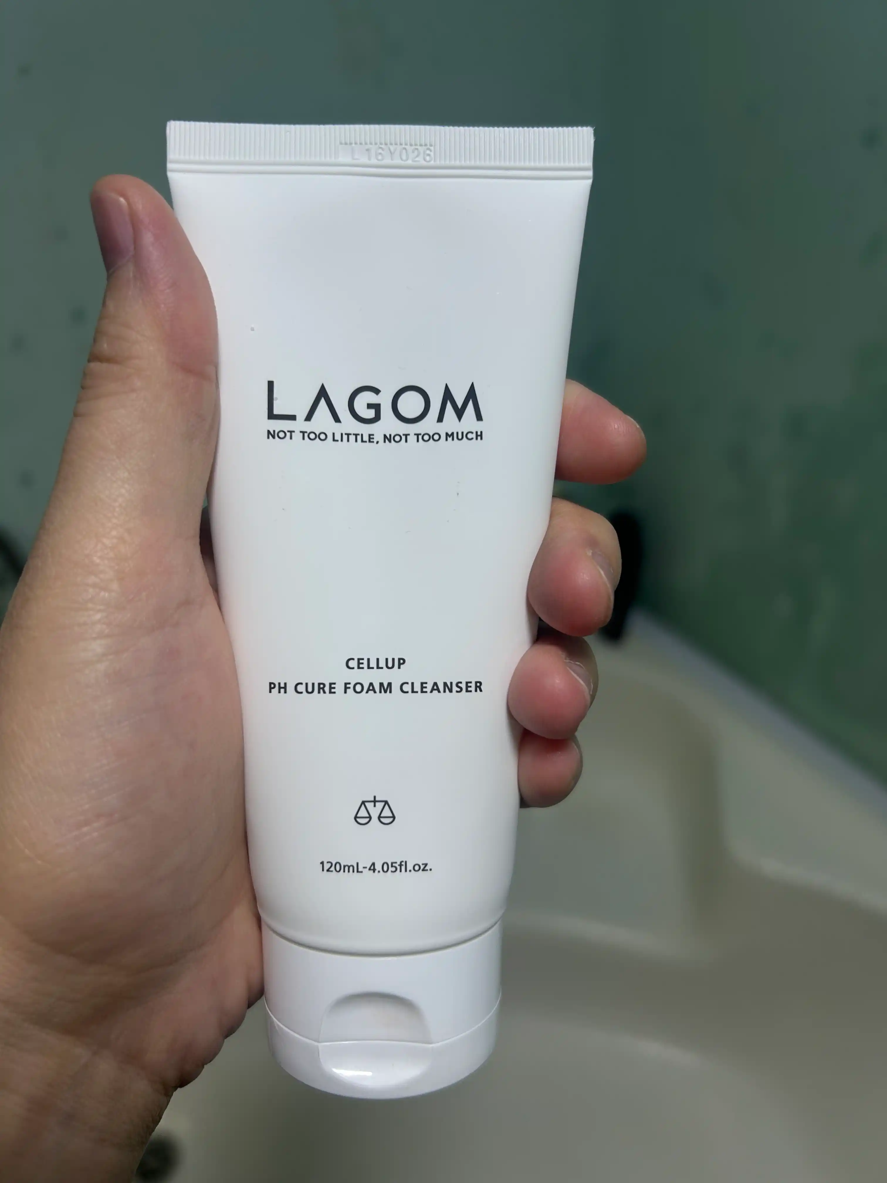 Normal, yog'li, ta'sirchan yuzlarga yuz yuvish ko'pigi, Lagom Cellup Ph Cure Foam