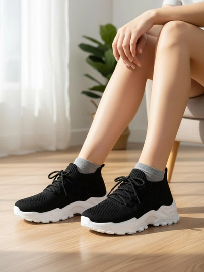 Ayollar yengil, havo o'tkazuvchi va qalin poshnali Zwalk AirWeave Flix slipon-kedalari