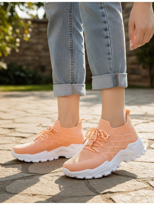 Ayollar yengil, havo o'tkazuvchi va qalin poshnali Zwalk AirWeave Flix slipon-kedalari