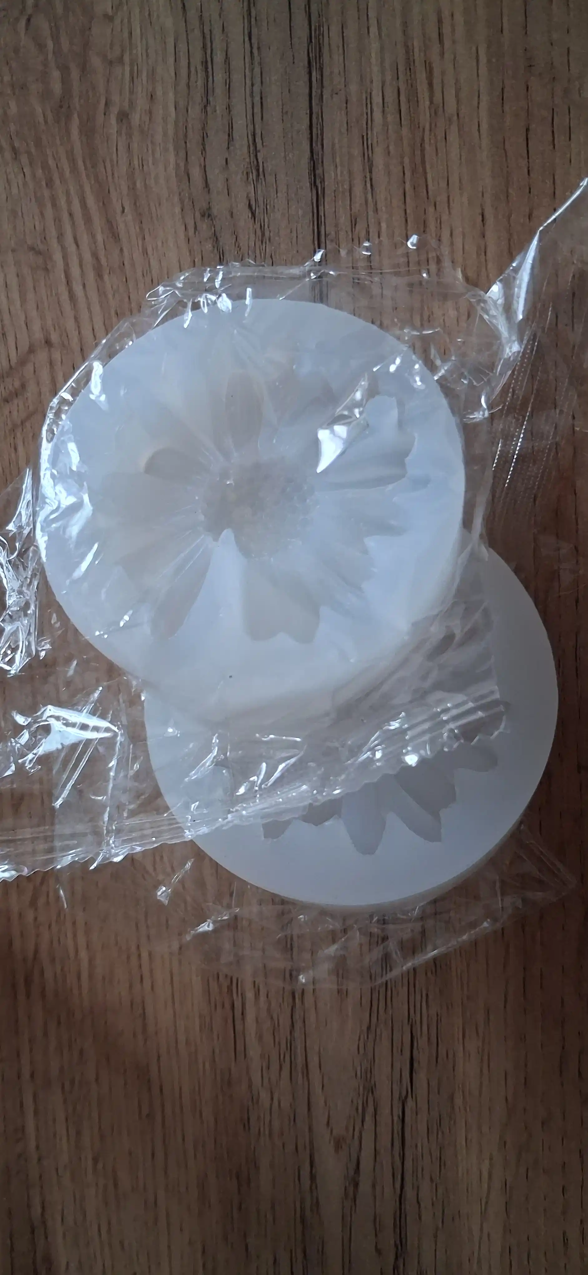 Silikon qoliplar, gullar, sham qoliplari, smolalar, gips, sovun, shokolad, gul
