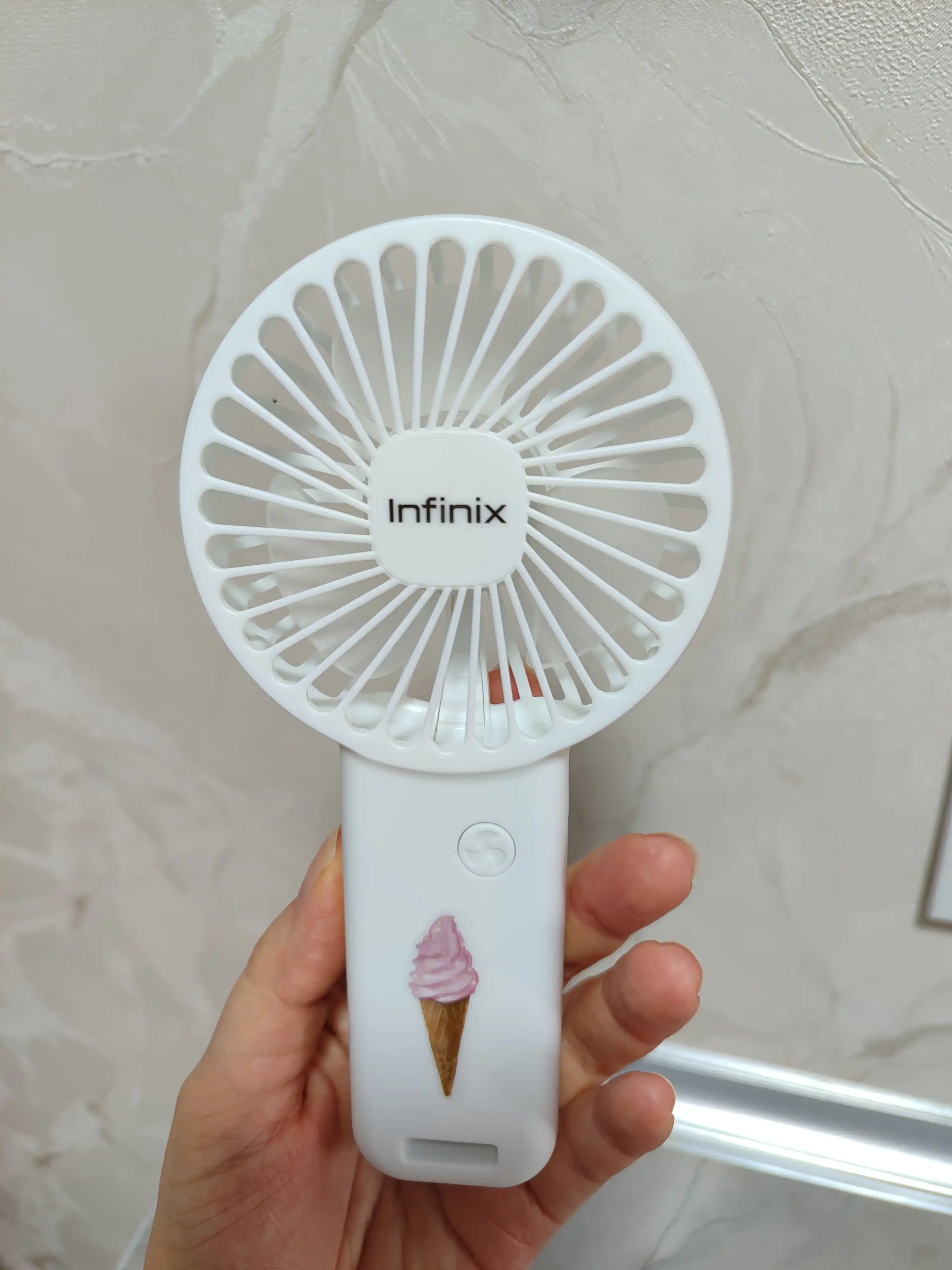 Universal mini ventilyator — qo‘l va stol uchun qulay USB portativ model
