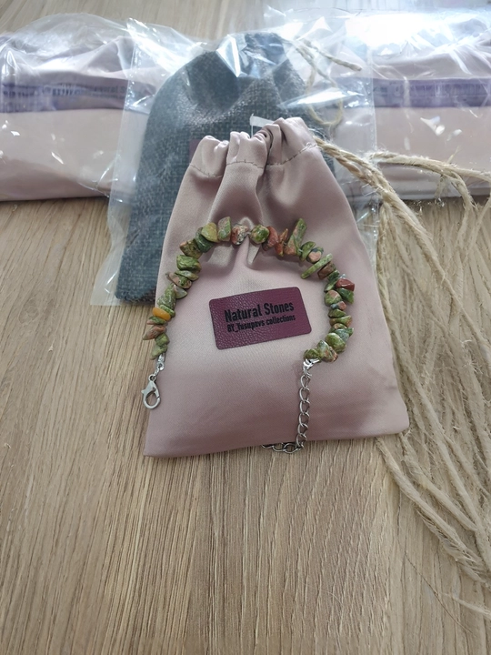 Natural Stones — tabiiy toshlardan yasalgan bilaguzuk, rang tanlash