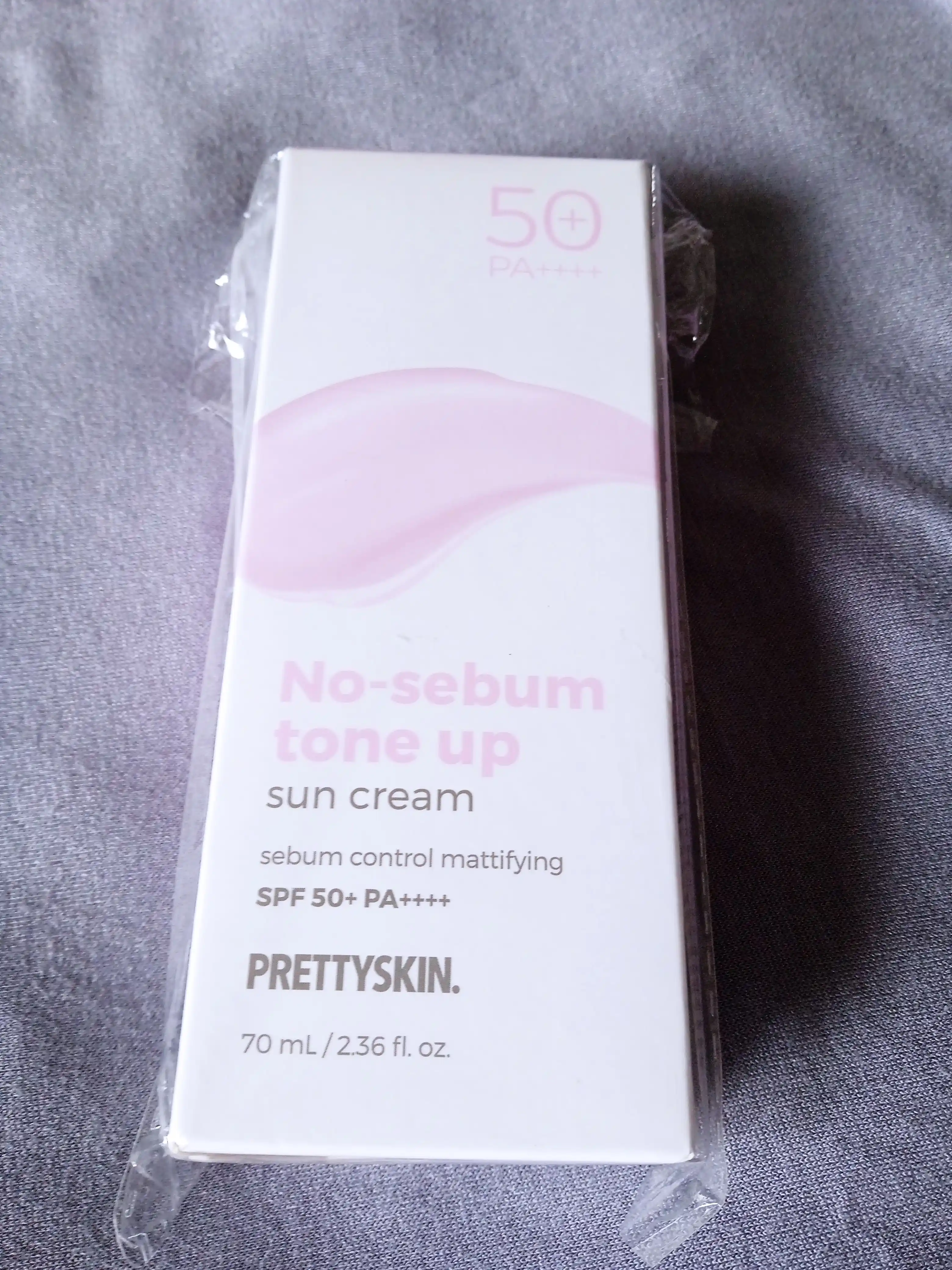 Quyoshdan himoya qiluvchi, namlovchi krem Pretty skin SPF 50+ PA++++, 70 ml