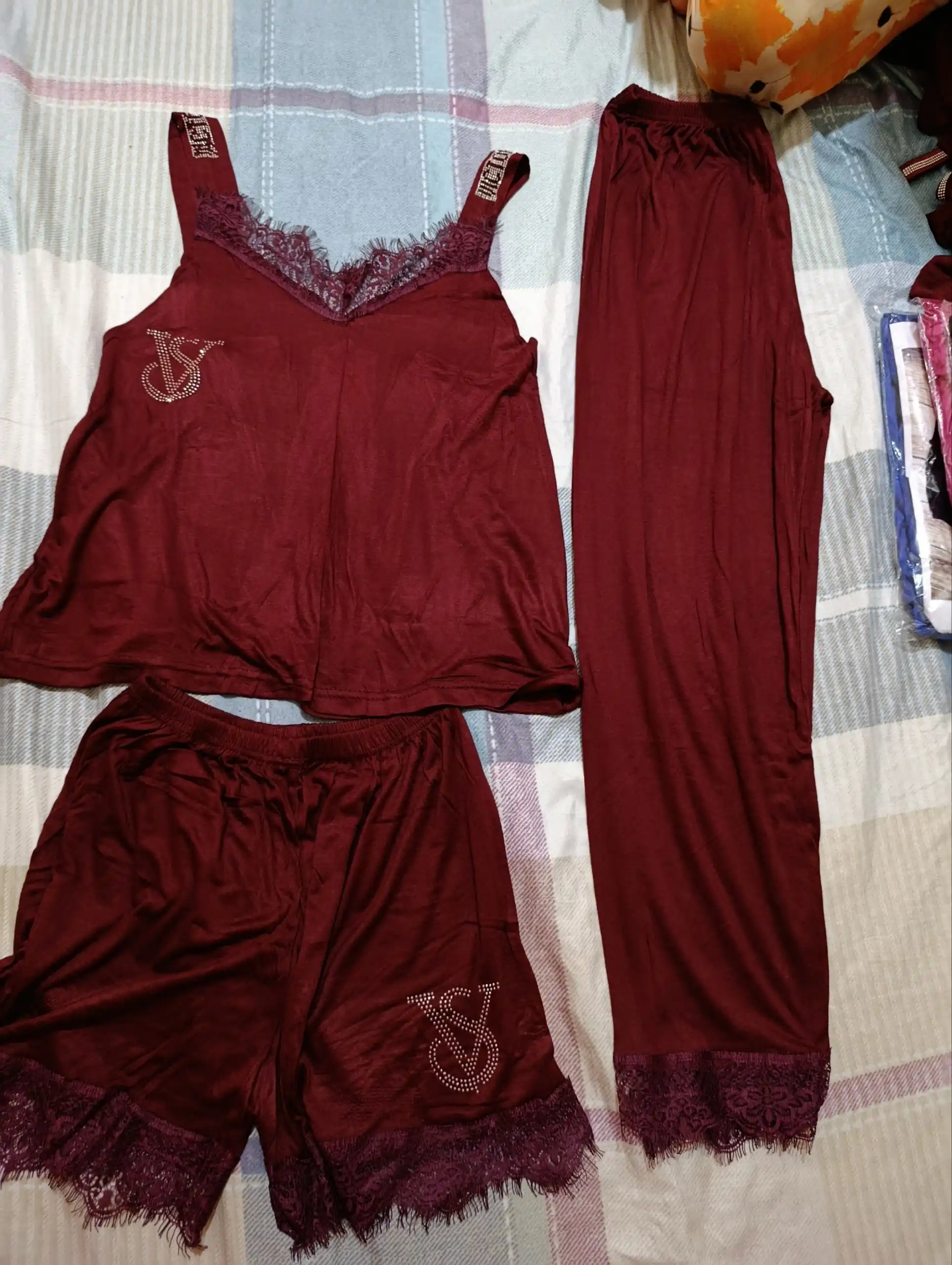 Ayol va qizlar pijama to‘plami 3/1 yumshoq, chiroyli pijama shortik mayka shimli