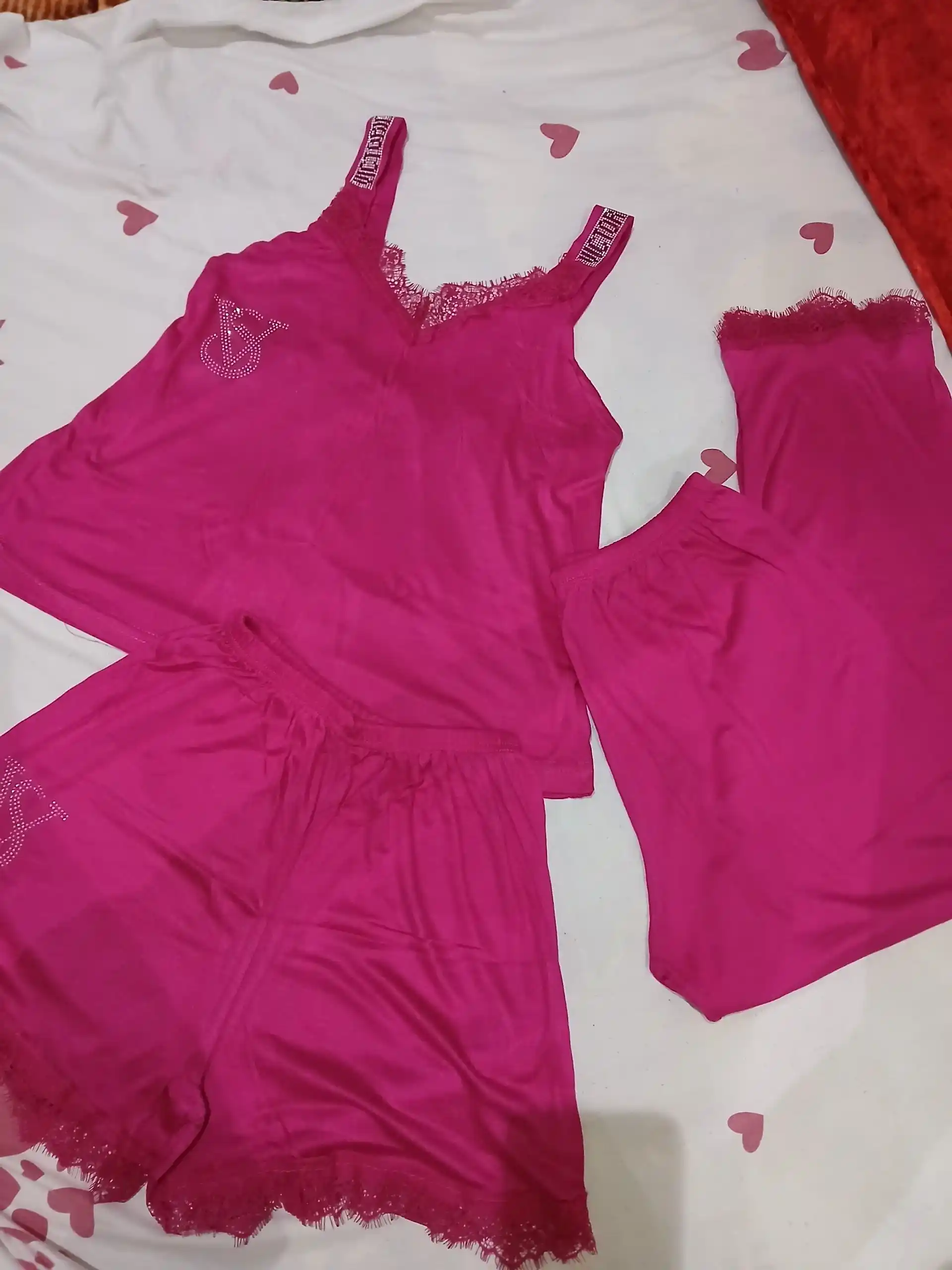 Ayol va qizlar pijama to‘plami 3/1 yumshoq, chiroyli pijama shortik mayka shimli