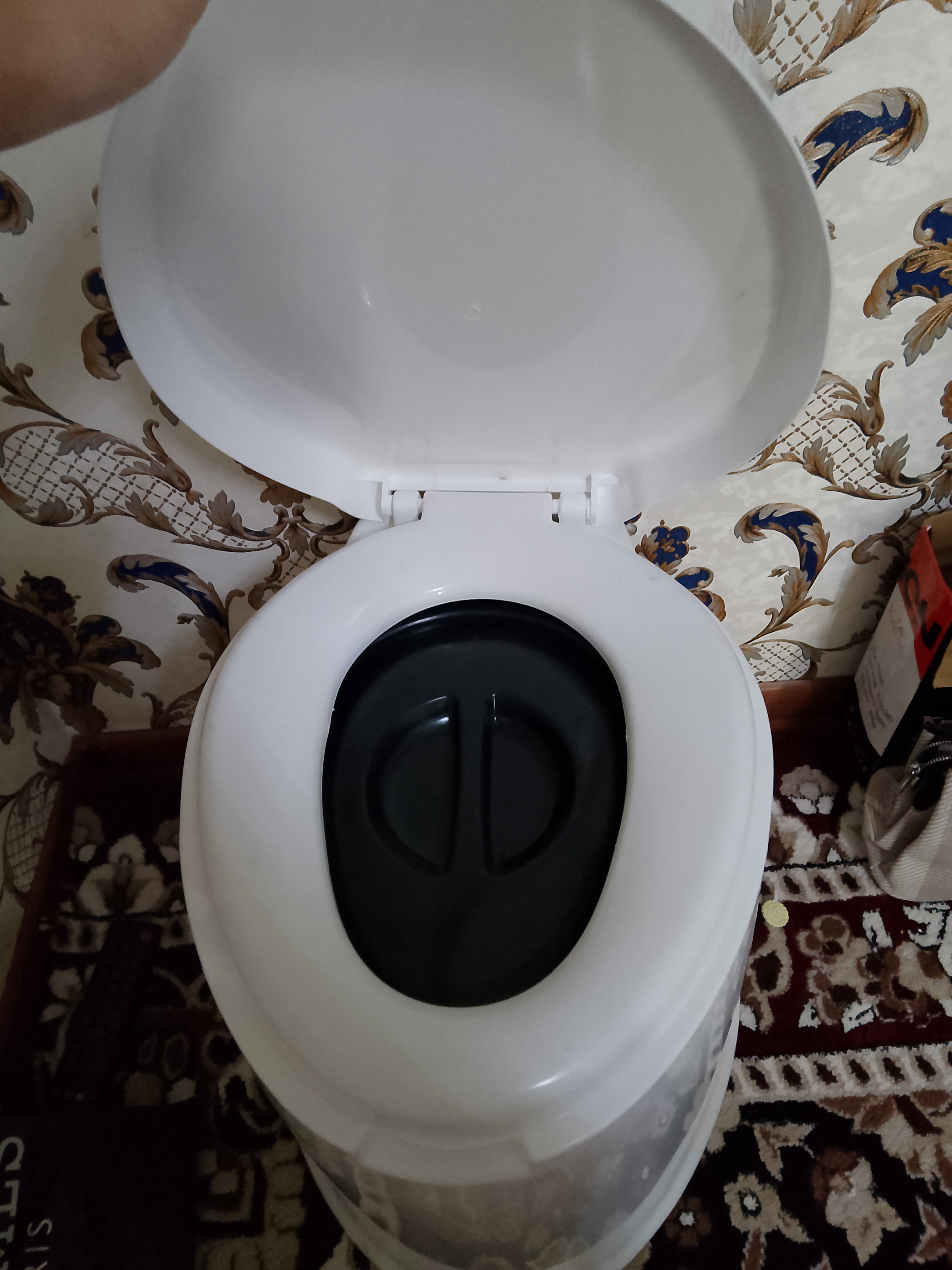 Ko'chma plastik unitaz-chelak (portativ hojatxona, biotualet)