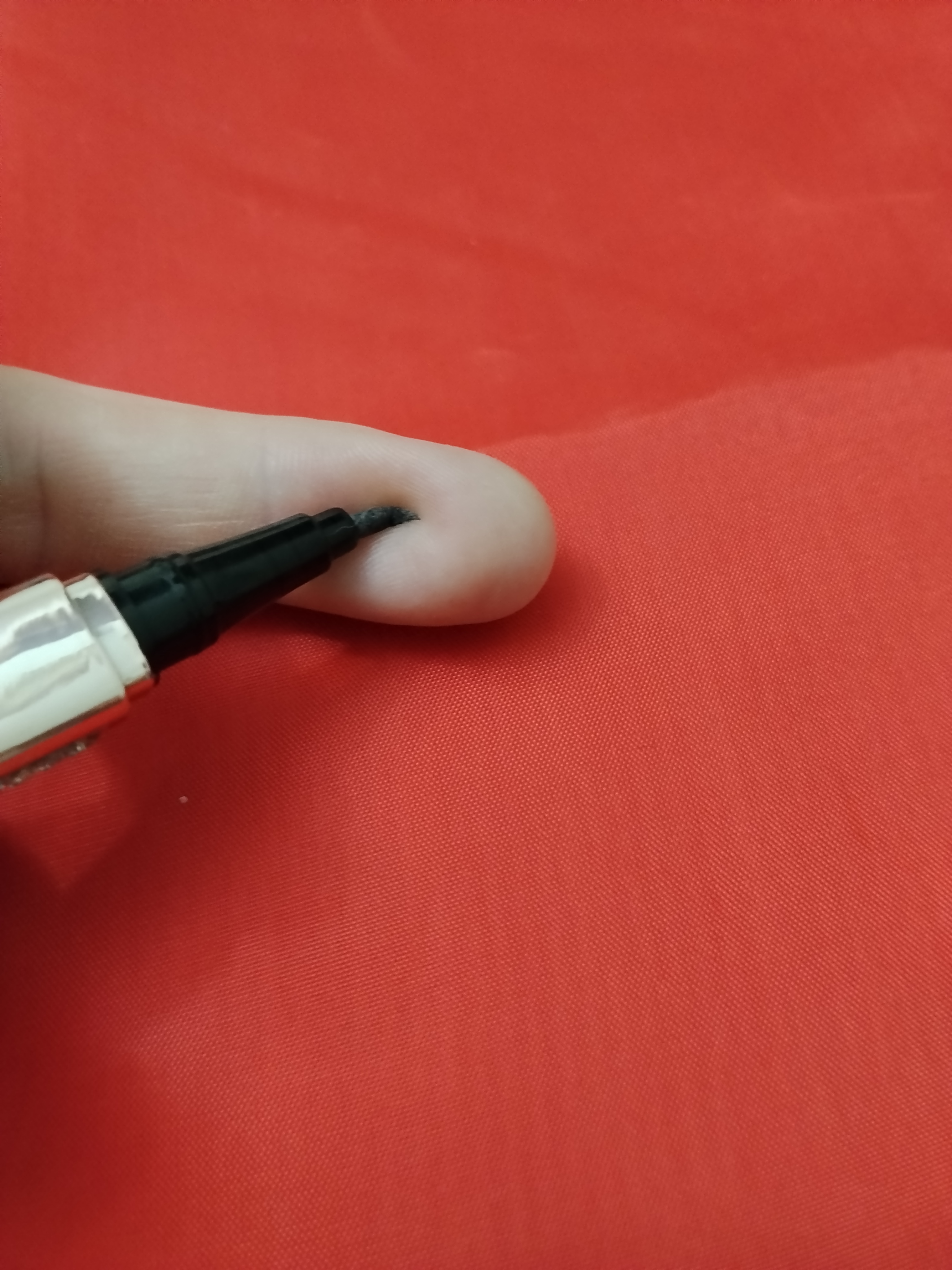 Подводка фломастер для глаз eyeliner Butterfly Town, жидкая, черная
