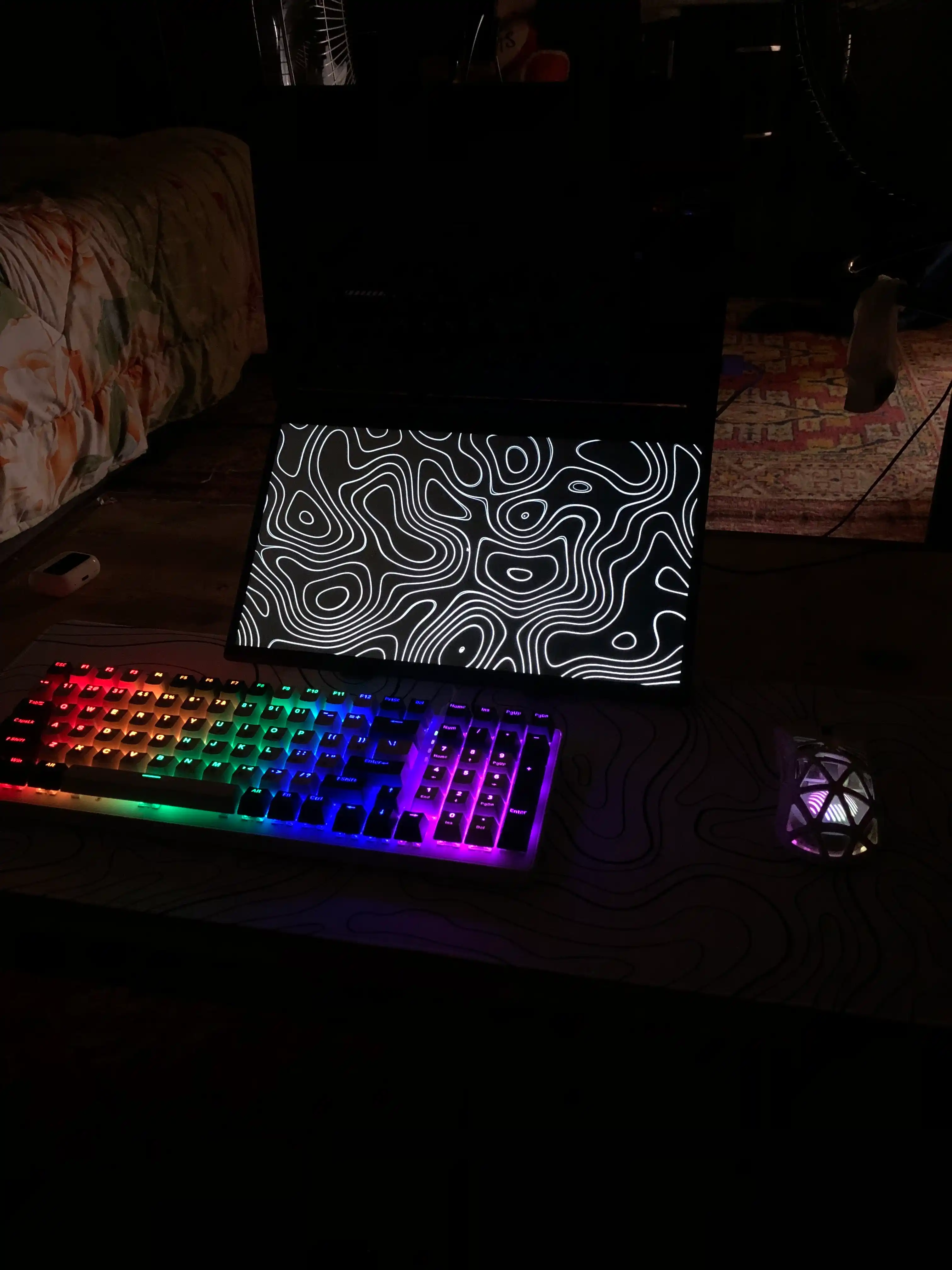 Mexanik klaviatura RGB yoritgichli, o'yin uchun keyboard, 100 tugma, qizil svitchlar