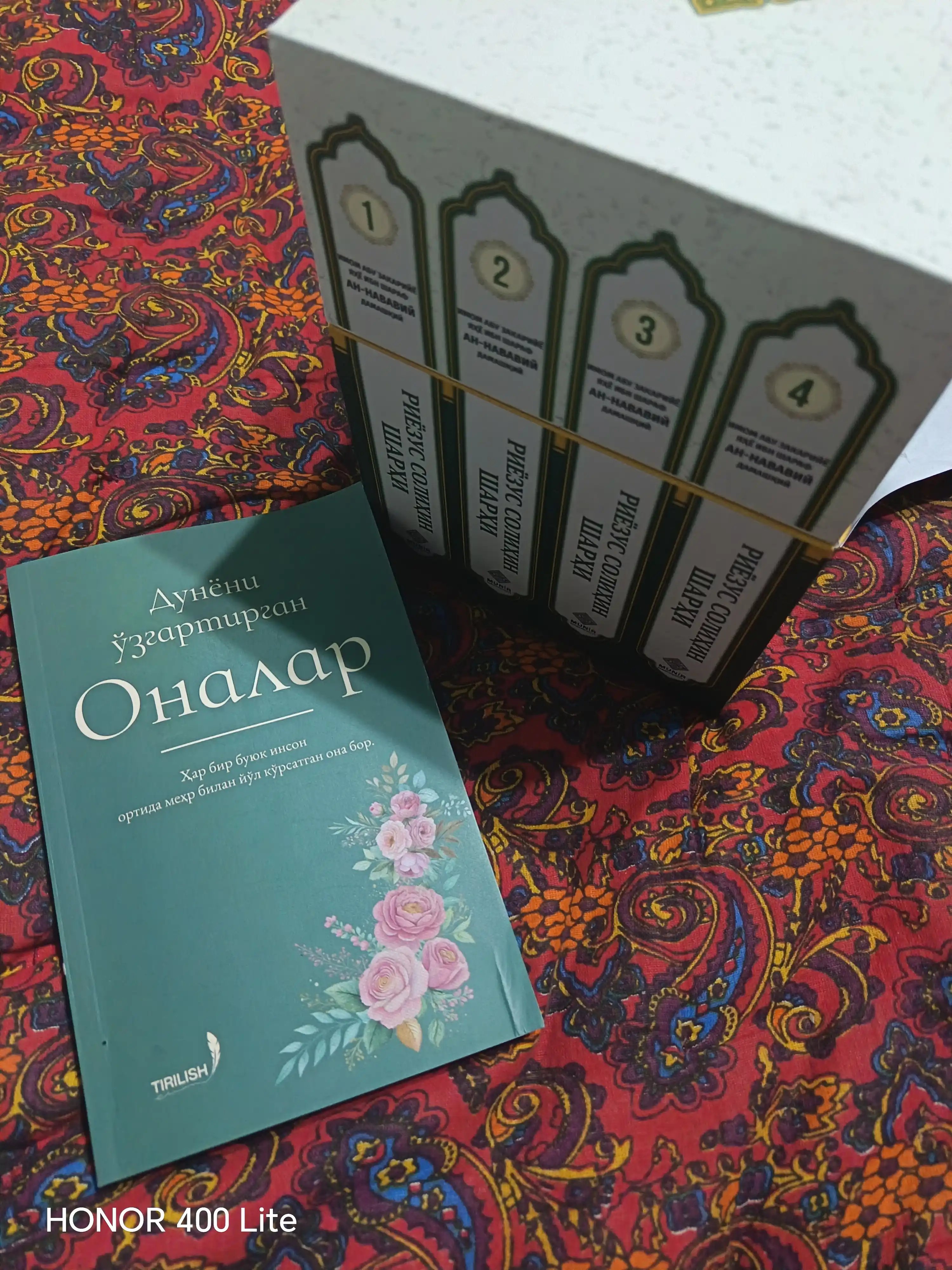 "Riyozus solihin" (3 xil shaklda) va "Olti muhaddis ittifoq qilgan sahih hadislar"