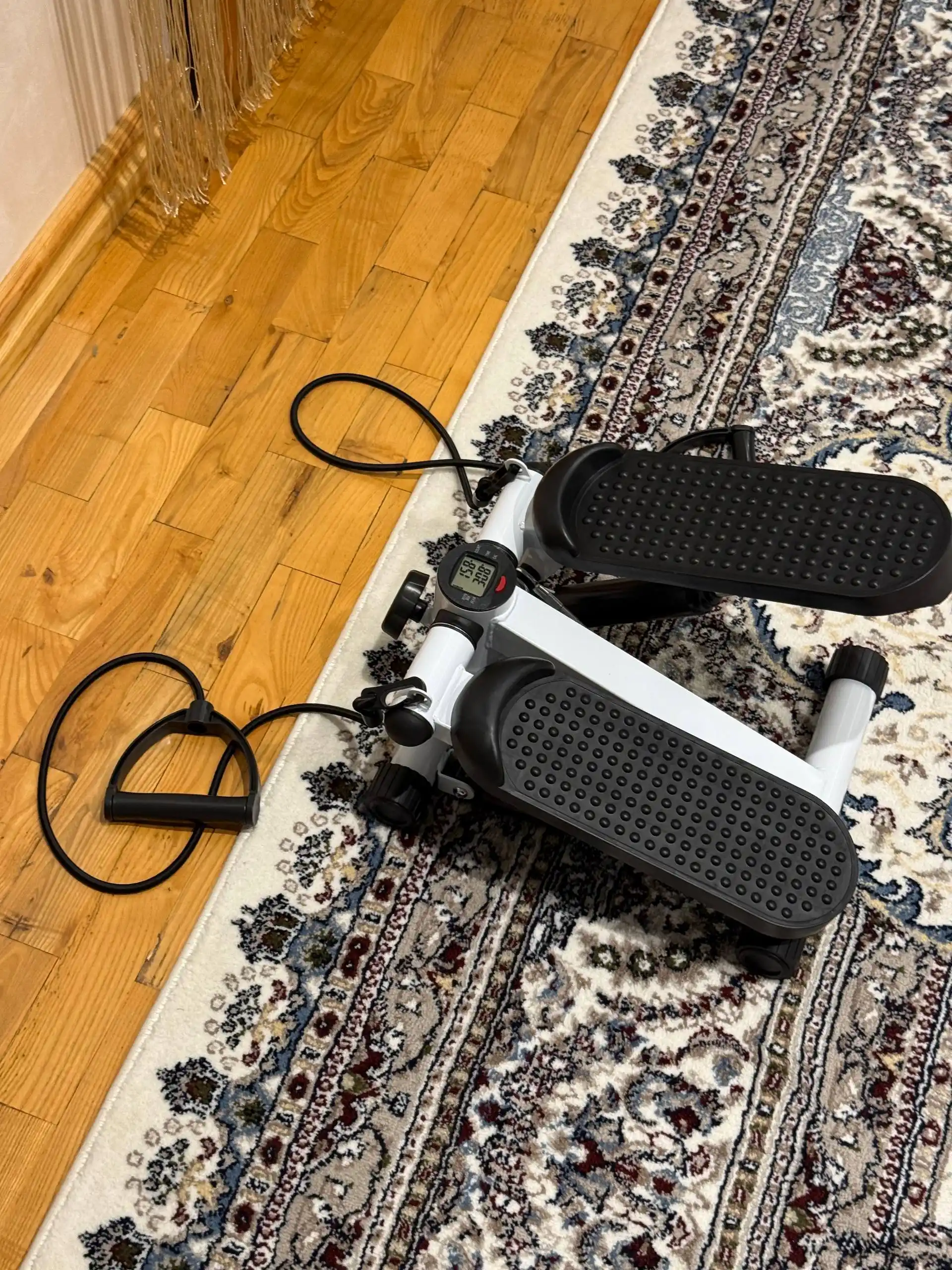 Stepper trenajor – oyoq, son, bel va press mushaklari uchun, espanderli