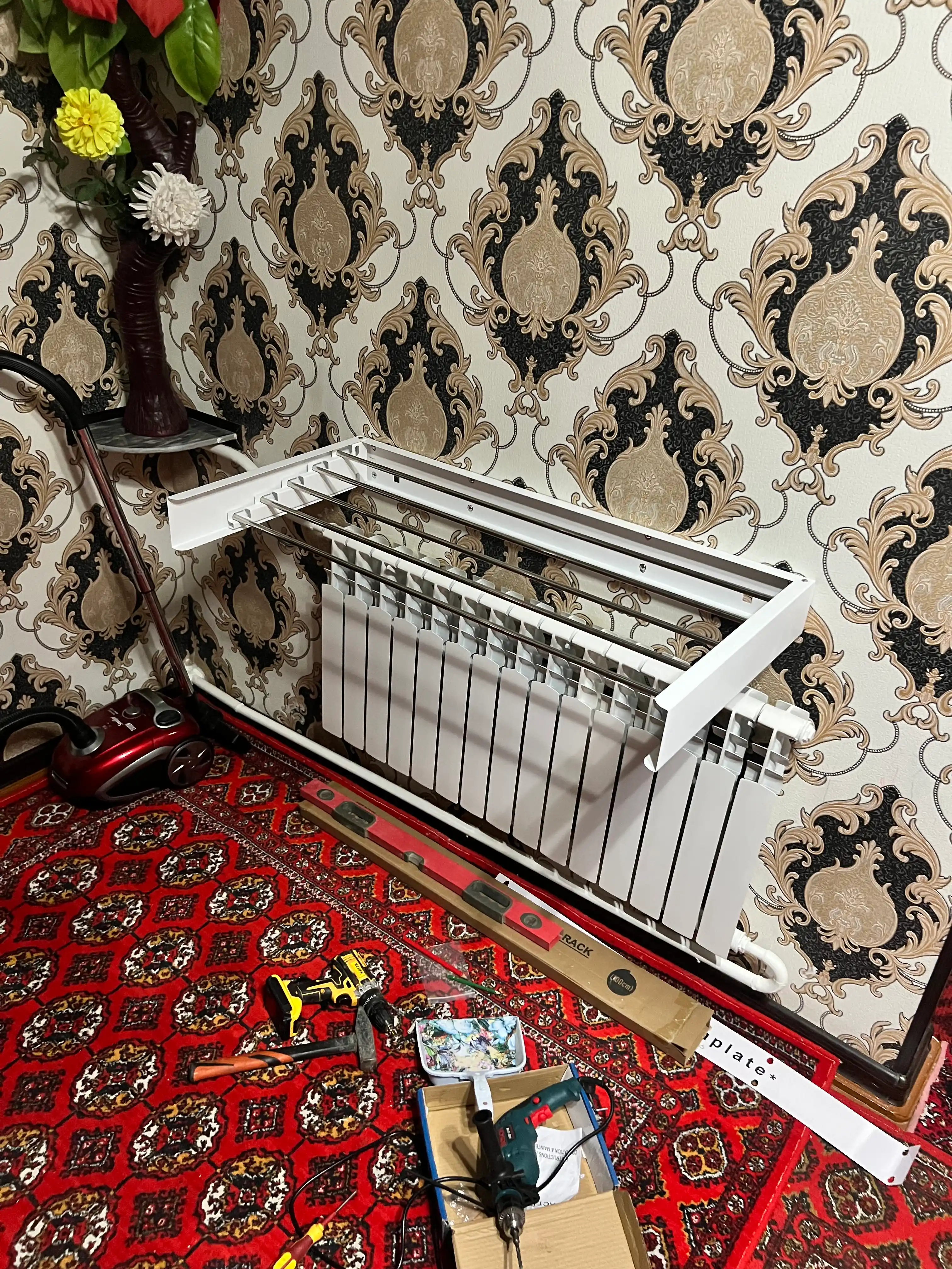 Shkaf yoki balkonga olib chiqiladigan yashirin quritgich-ilgich