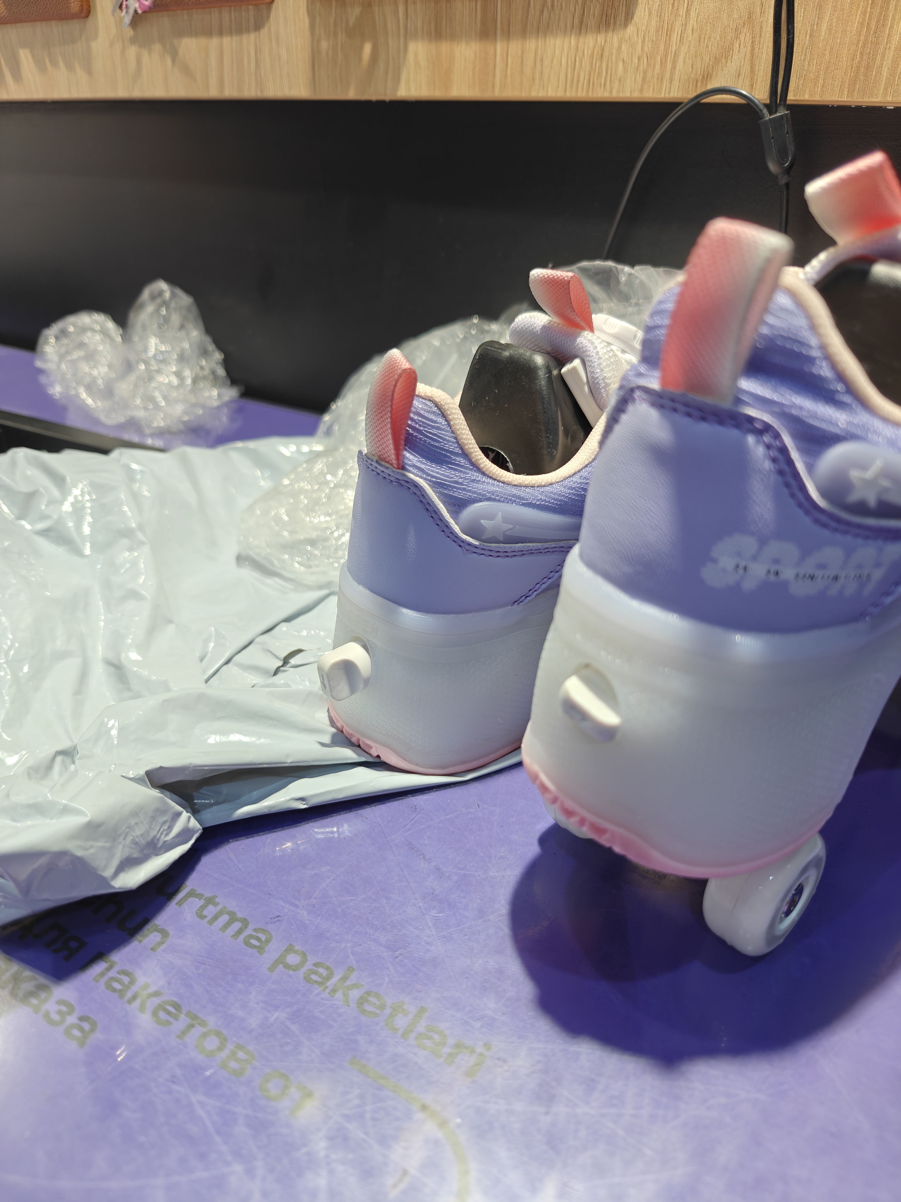 Модные роликовые кроссовки с LED-подсветкой MIRS SHOES для детей