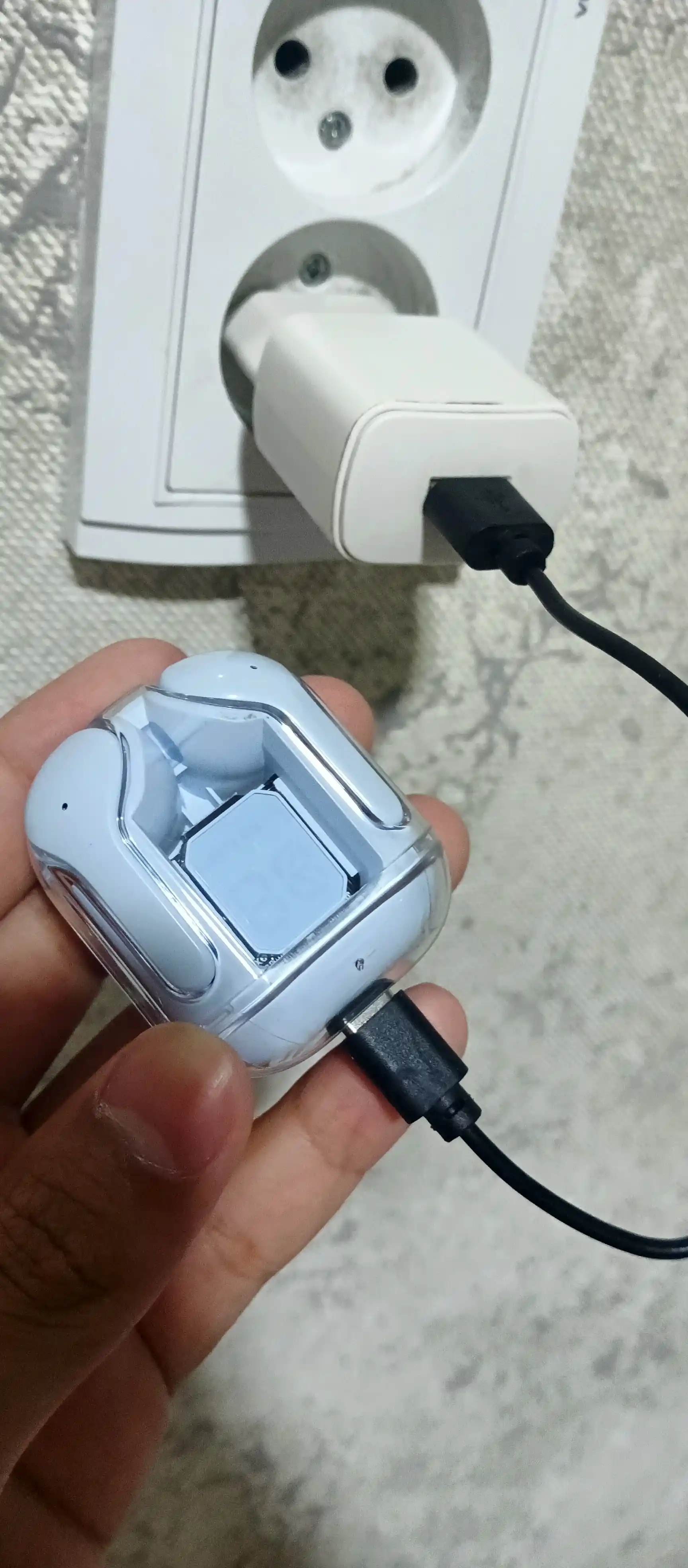 Беспроводные наушники с дисплеем, микрофоном и шумоподавлением – Bluetooth 5.3 в кейсе