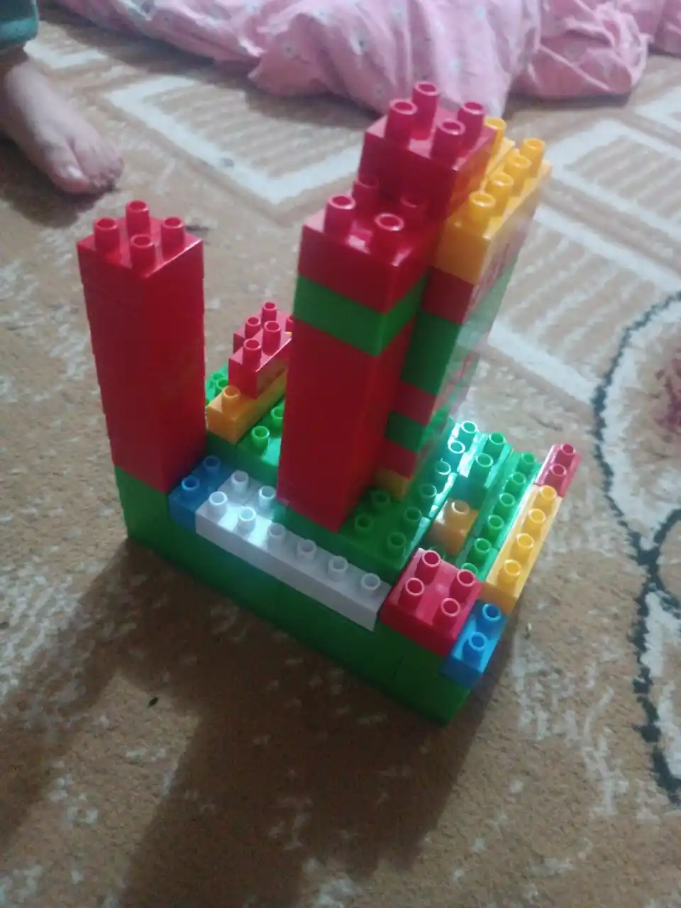 LEGO konstruktor, 707 dona detallardan iborat to‘plam