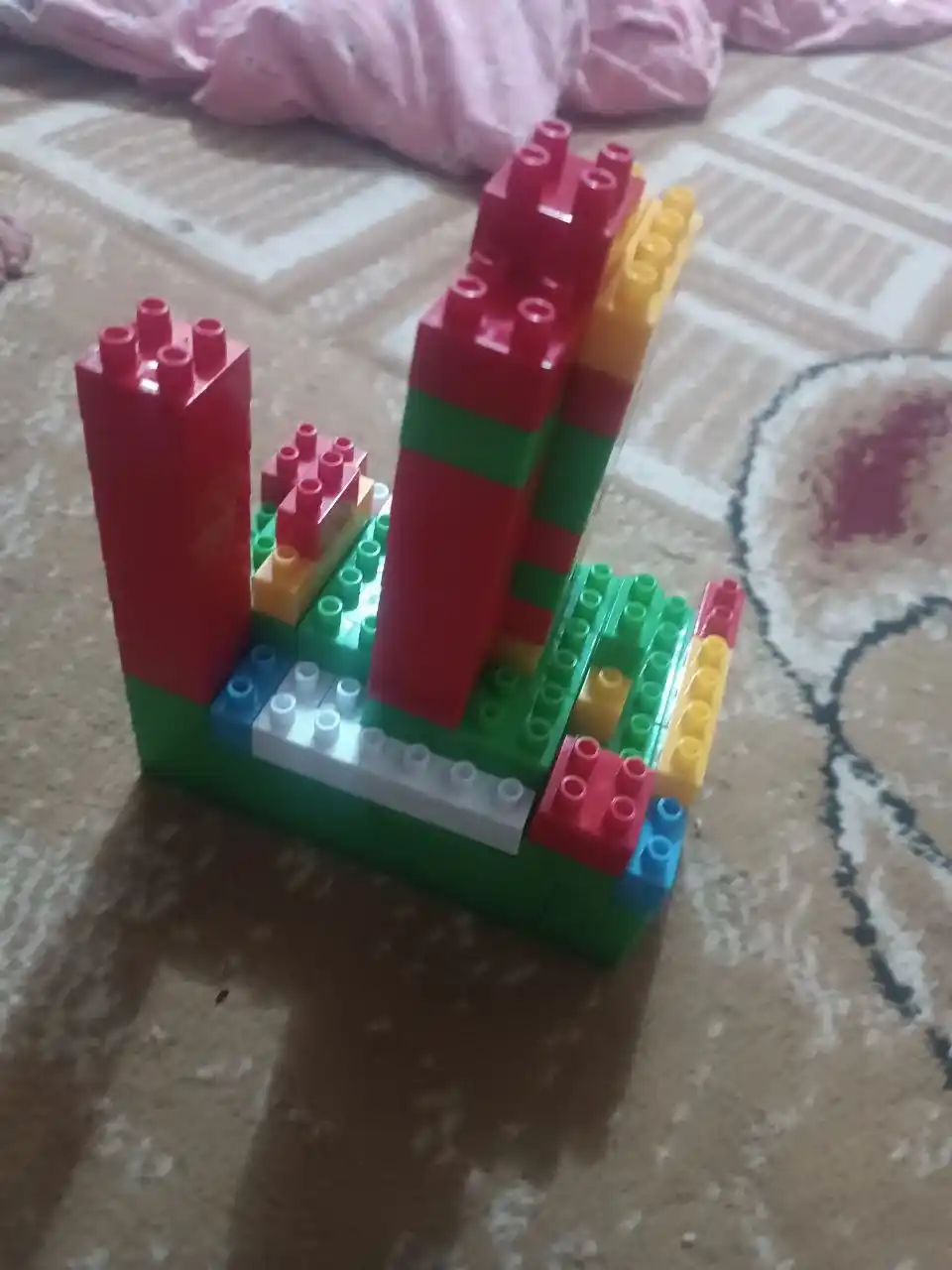 LEGO konstruktor, 707 dona detallardan iborat to‘plam