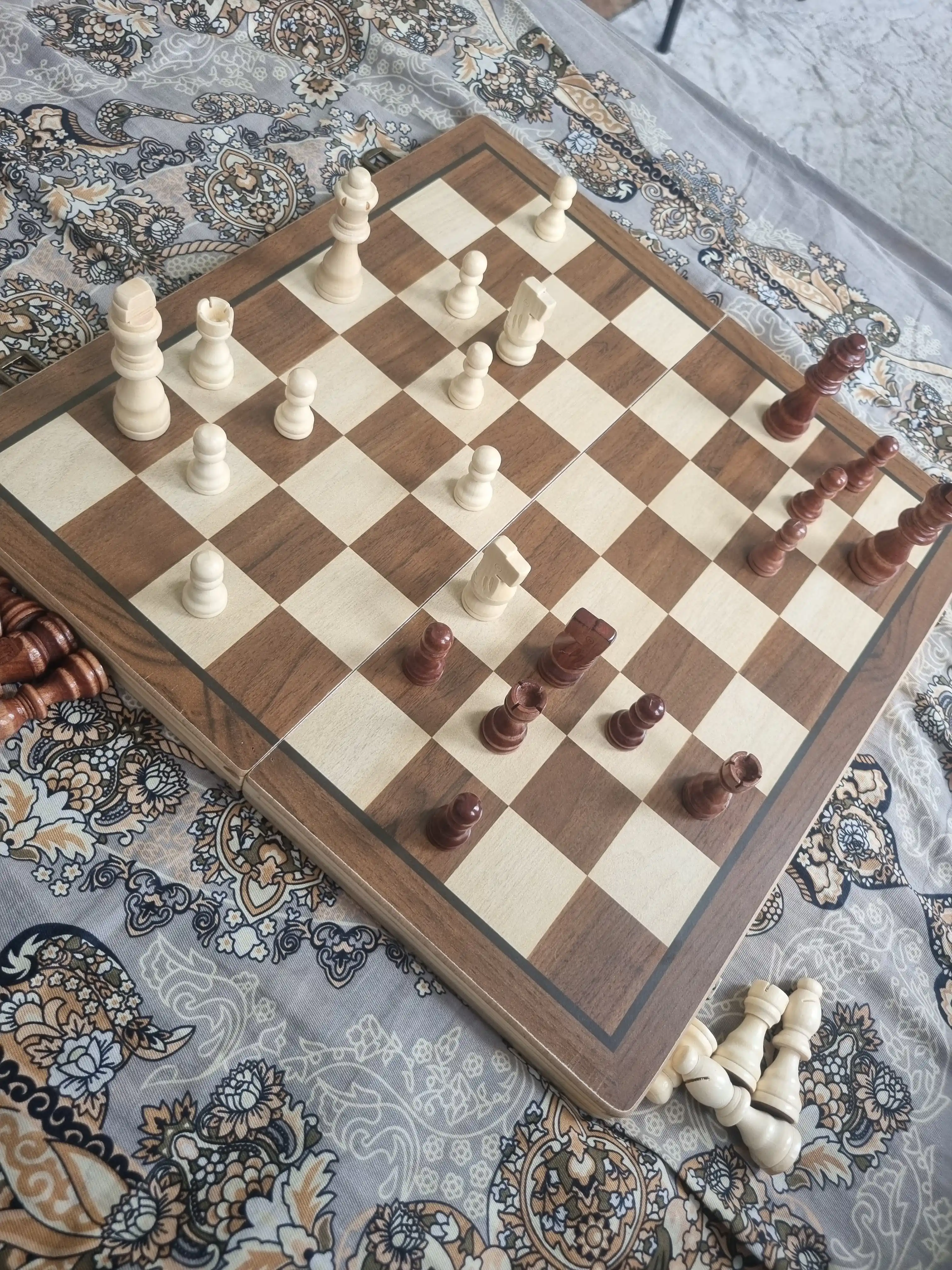 Yog'och shaxmat, shashka va nardalar 3 vs 1 da, va Garri Potter shaxmati