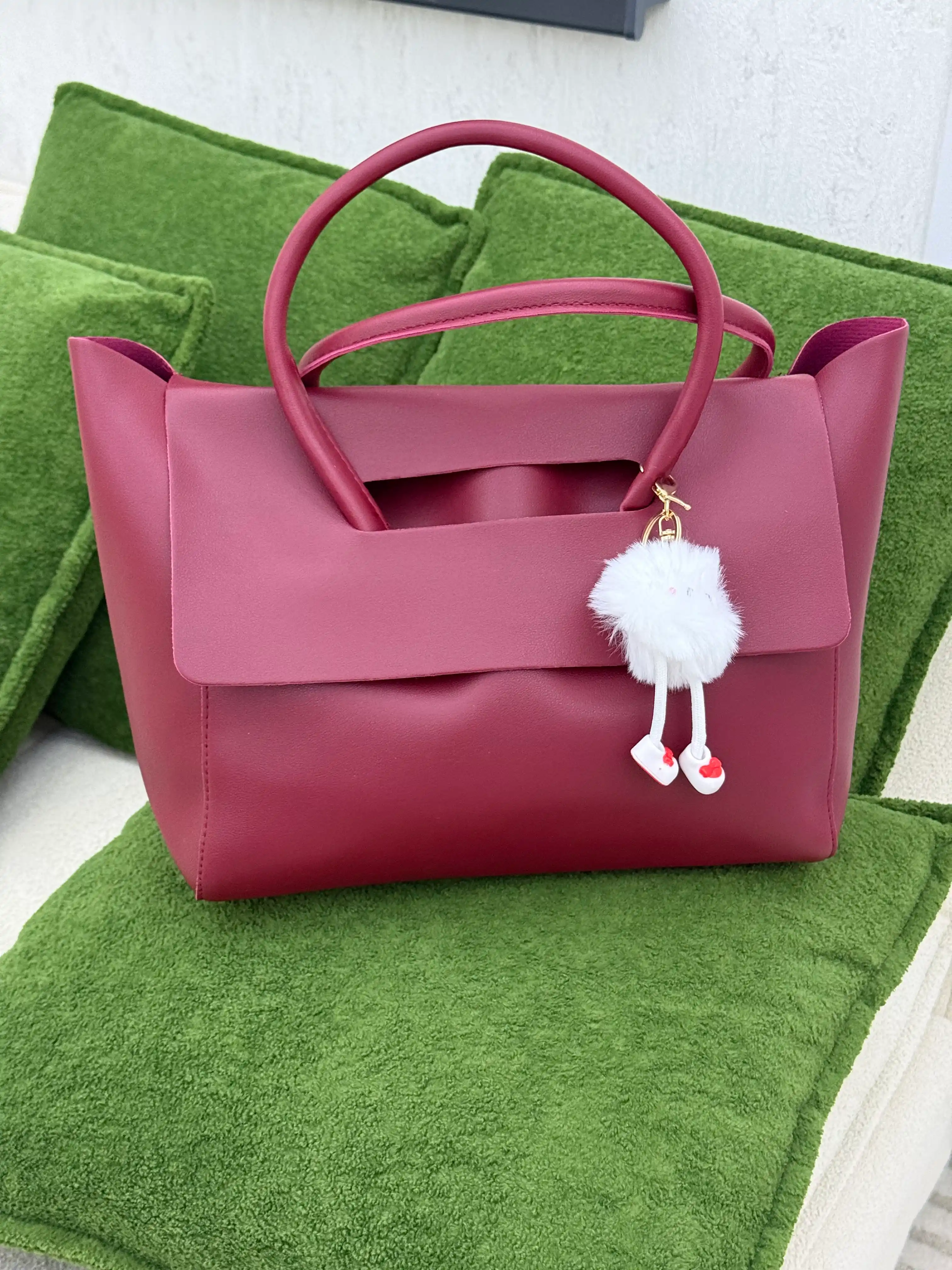 Ayollar uchun katta tote sumka, PU material, klapanli va tutqichli