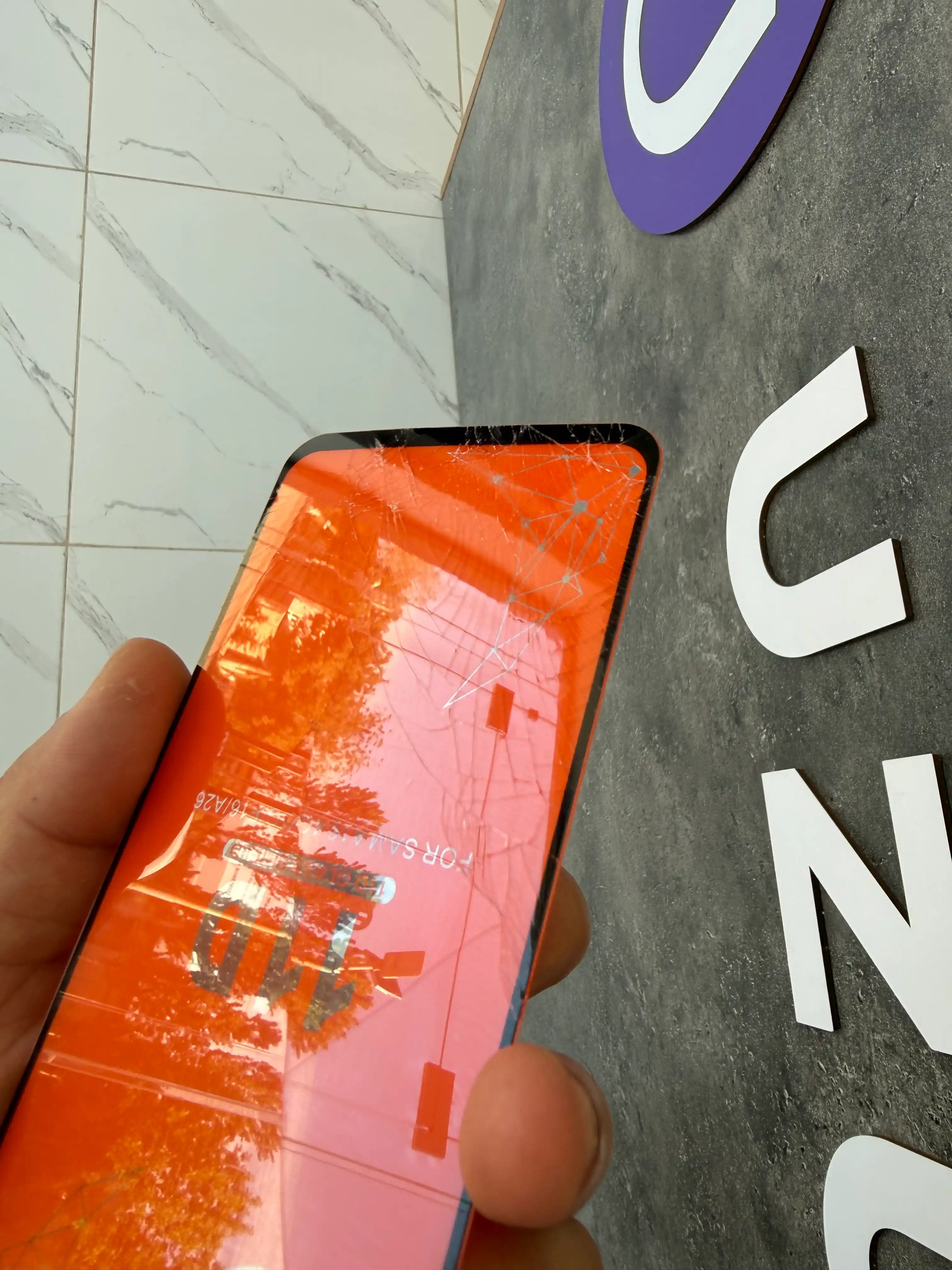 Himoya oynasi Samsung uchun
