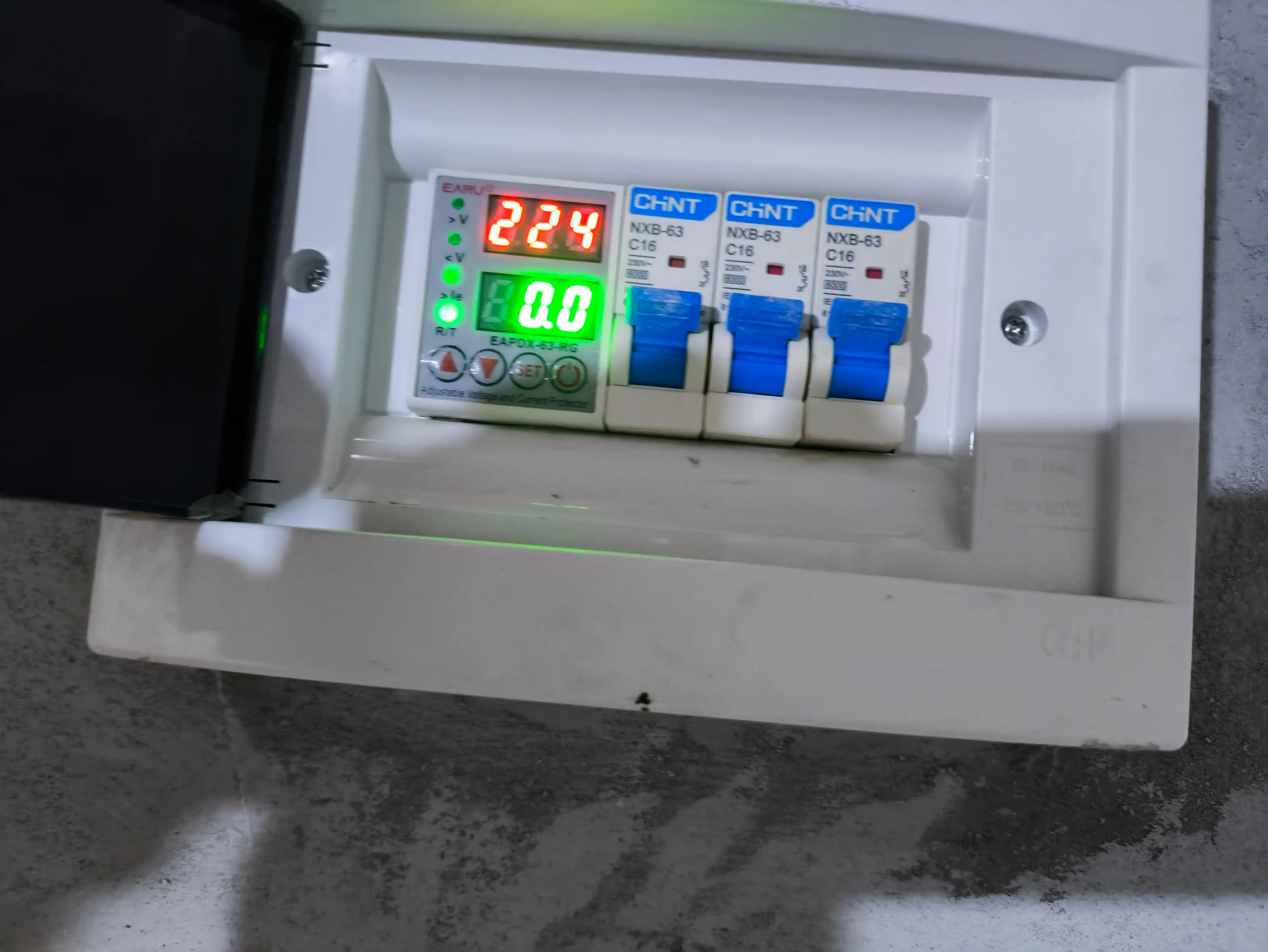 Kuchlanish va quvvat relesi LW, ampermetrli 63A, nol uzilishdan himoya, avtomat