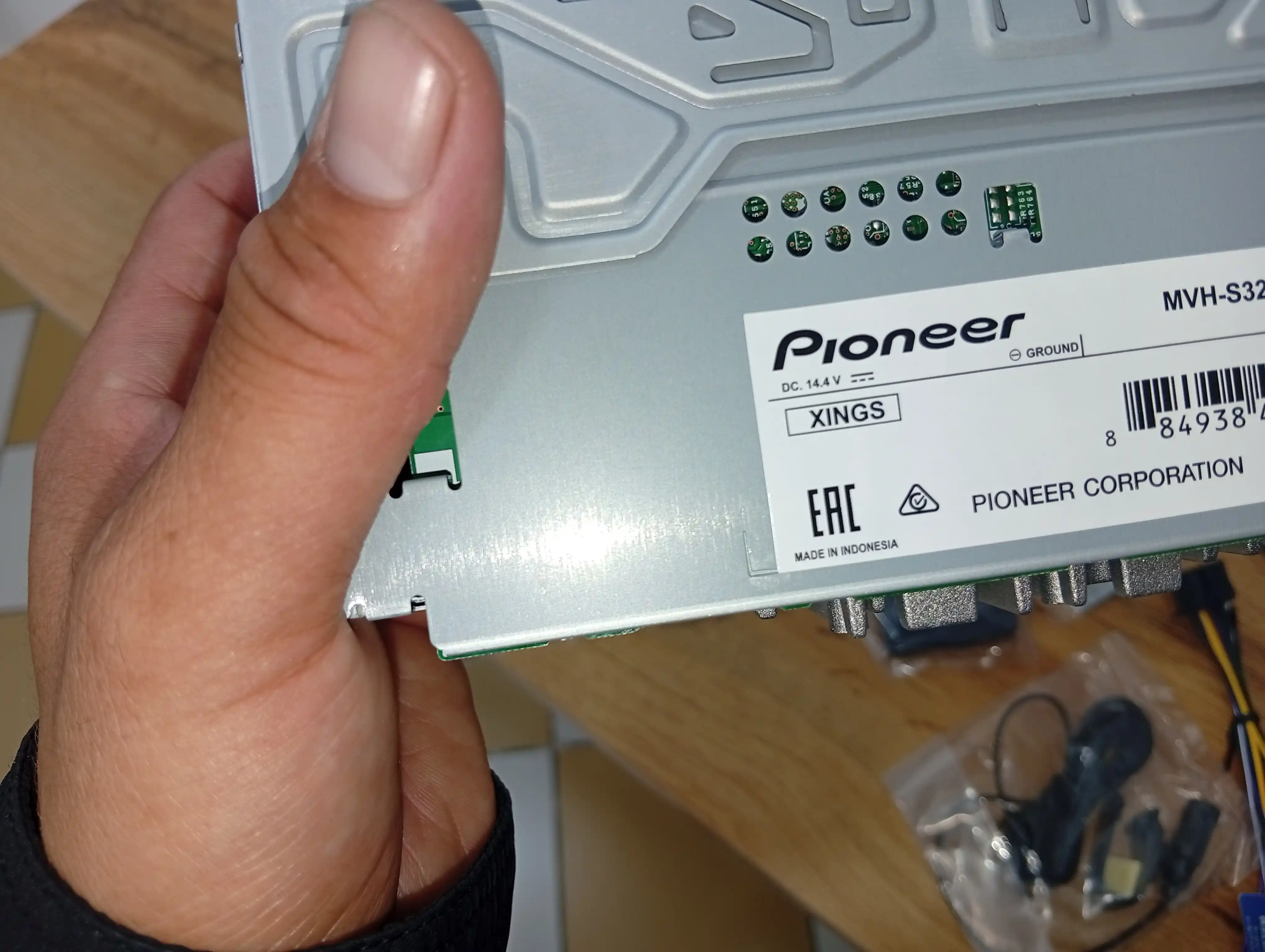 Магнитофон Pioneer MVH-S325BT Bluetooth автомагнитола, 1DIN, 4x50W