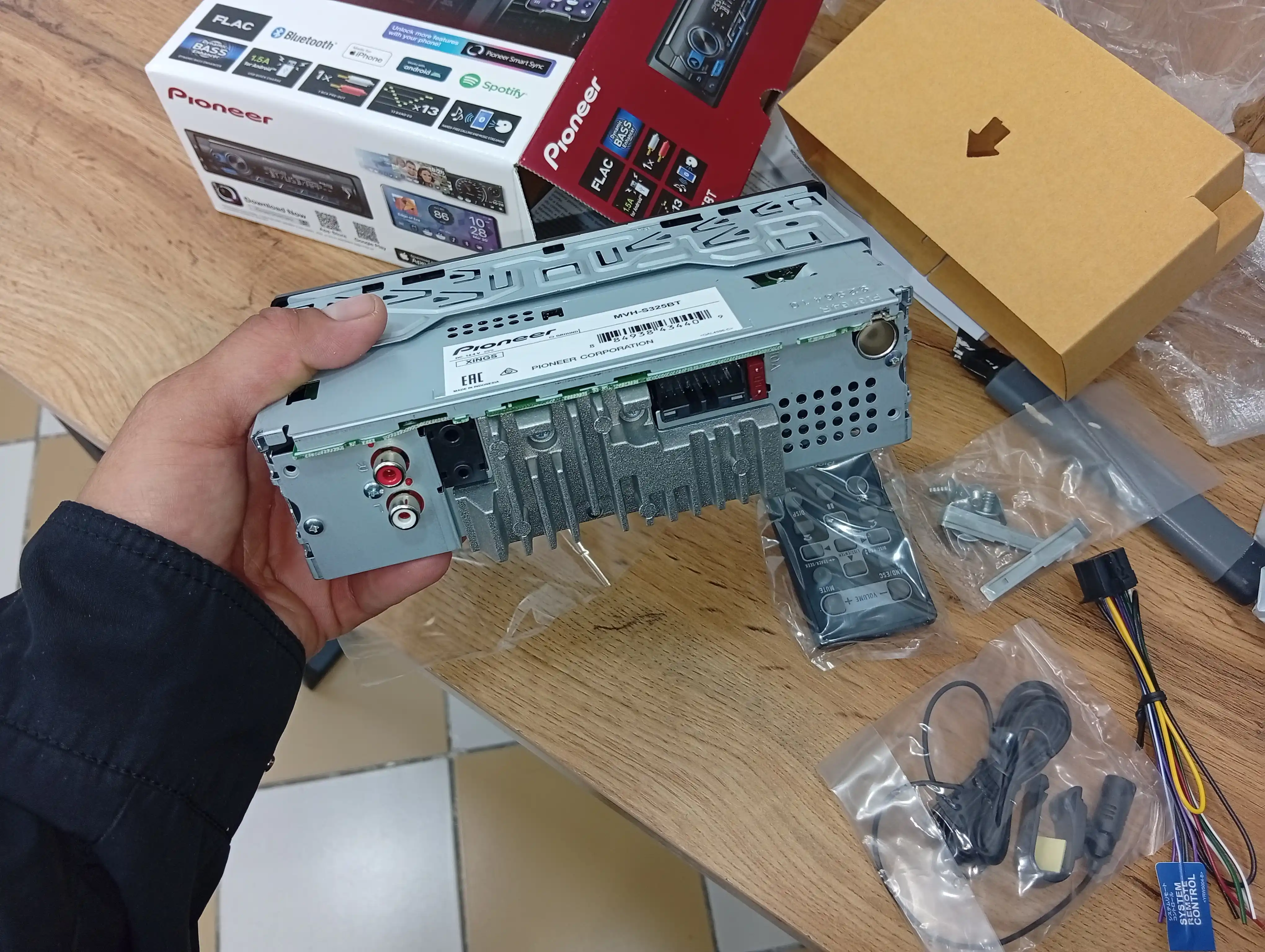 Магнитофон Pioneer MVH-S325BT Bluetooth автомагнитола, 1DIN, 4x50W
