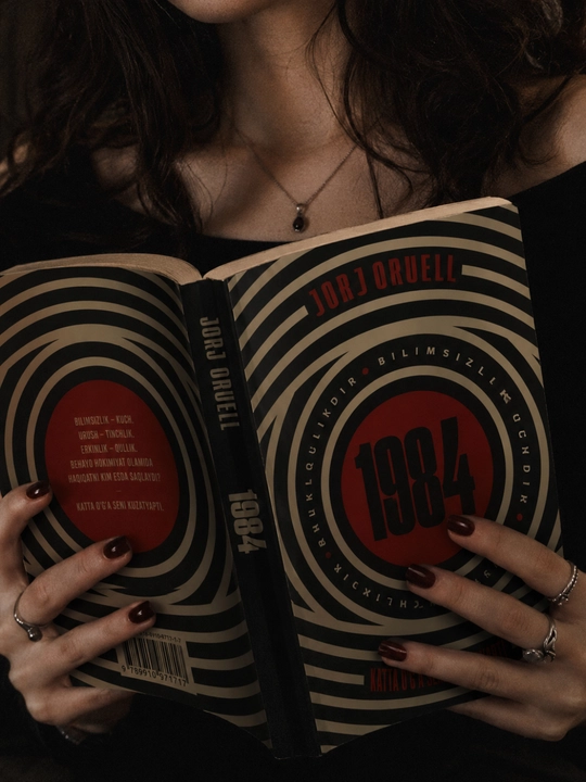 Джордж Оруэлл — «1984» книга в мягкой обложке