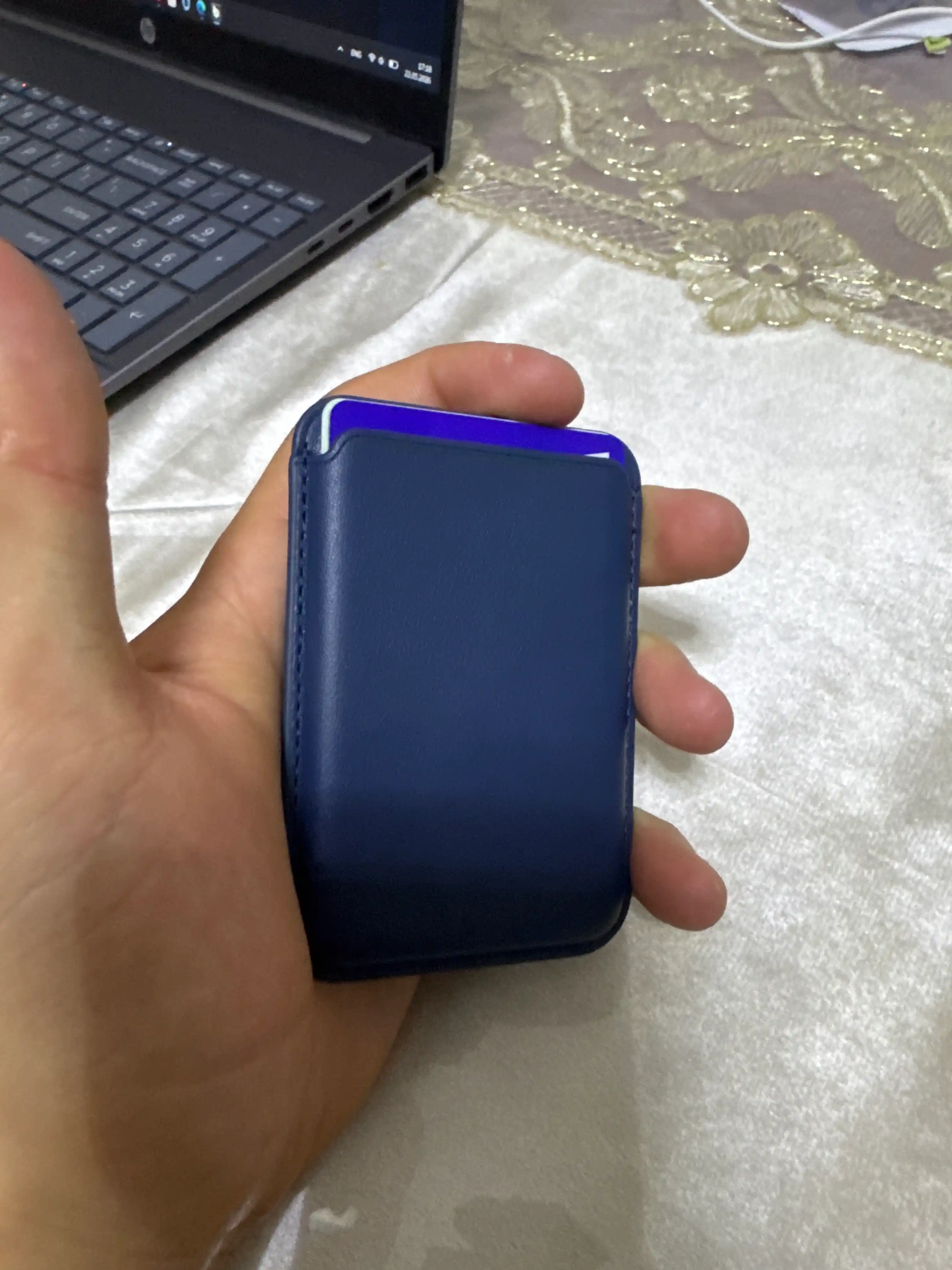 IPhone uchun MagSafe kartxolder, bank kartalari uchun