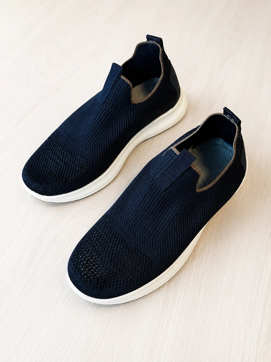 Erkaklar setkalik yozgi krossovkasi. Slip-on (bog'ichsiz)