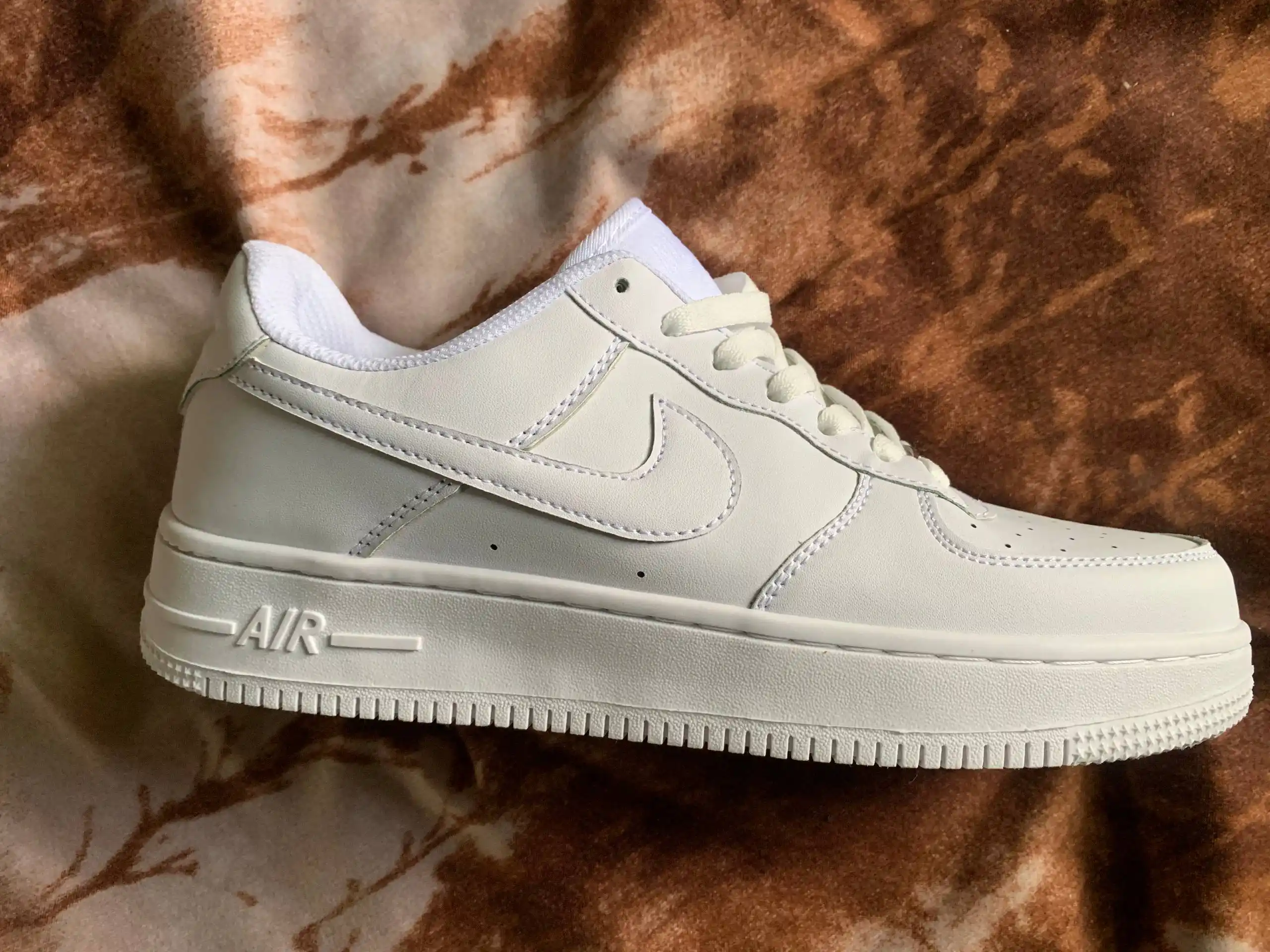 Erkaklar va Ayollar uchun universal sport krossovkalari NIKE AIR FORCE 36-44