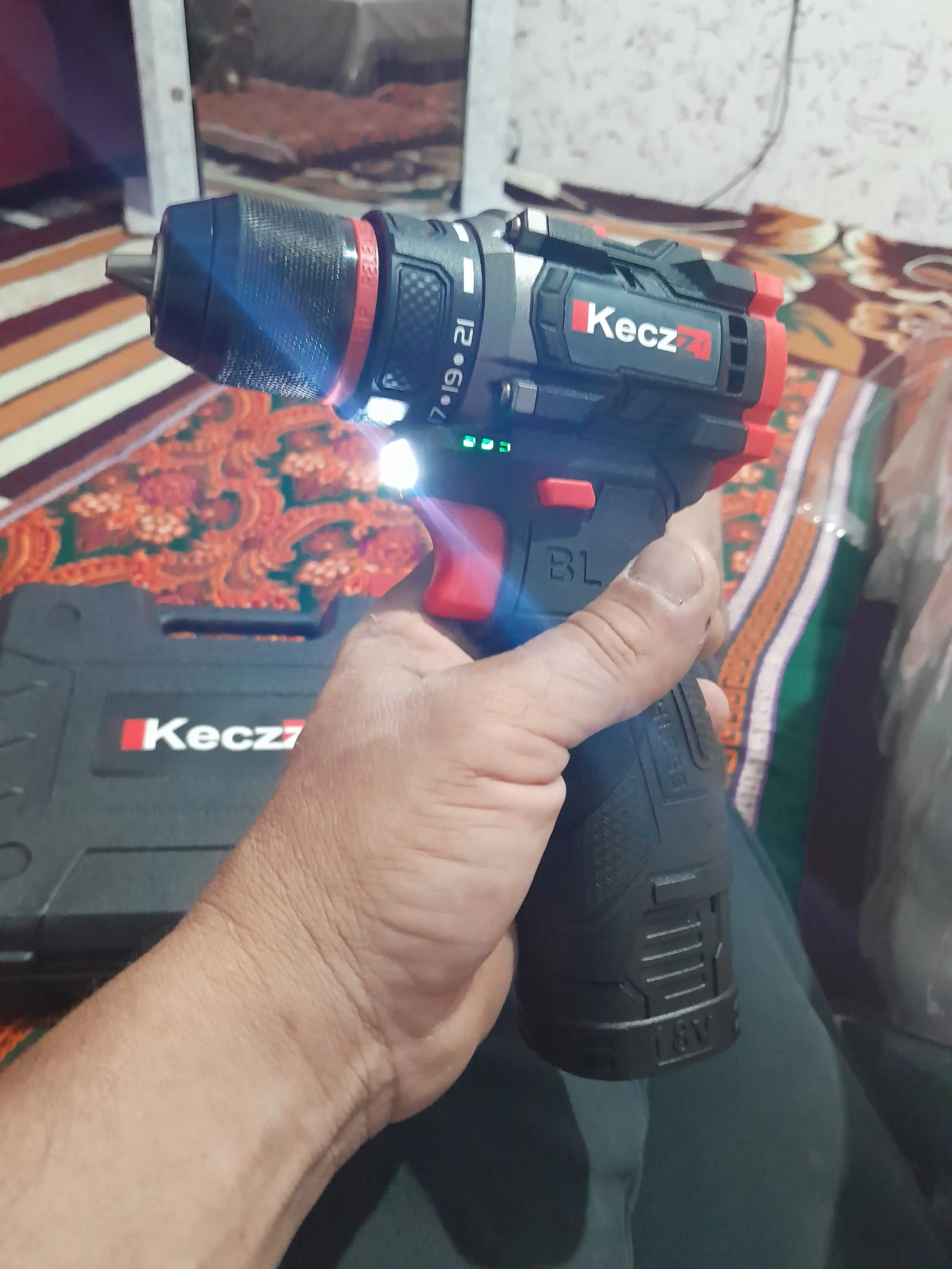 Дрель шуруповерт KECZZ 18/48/98 B, бесщёточный, набор из 24 предметов