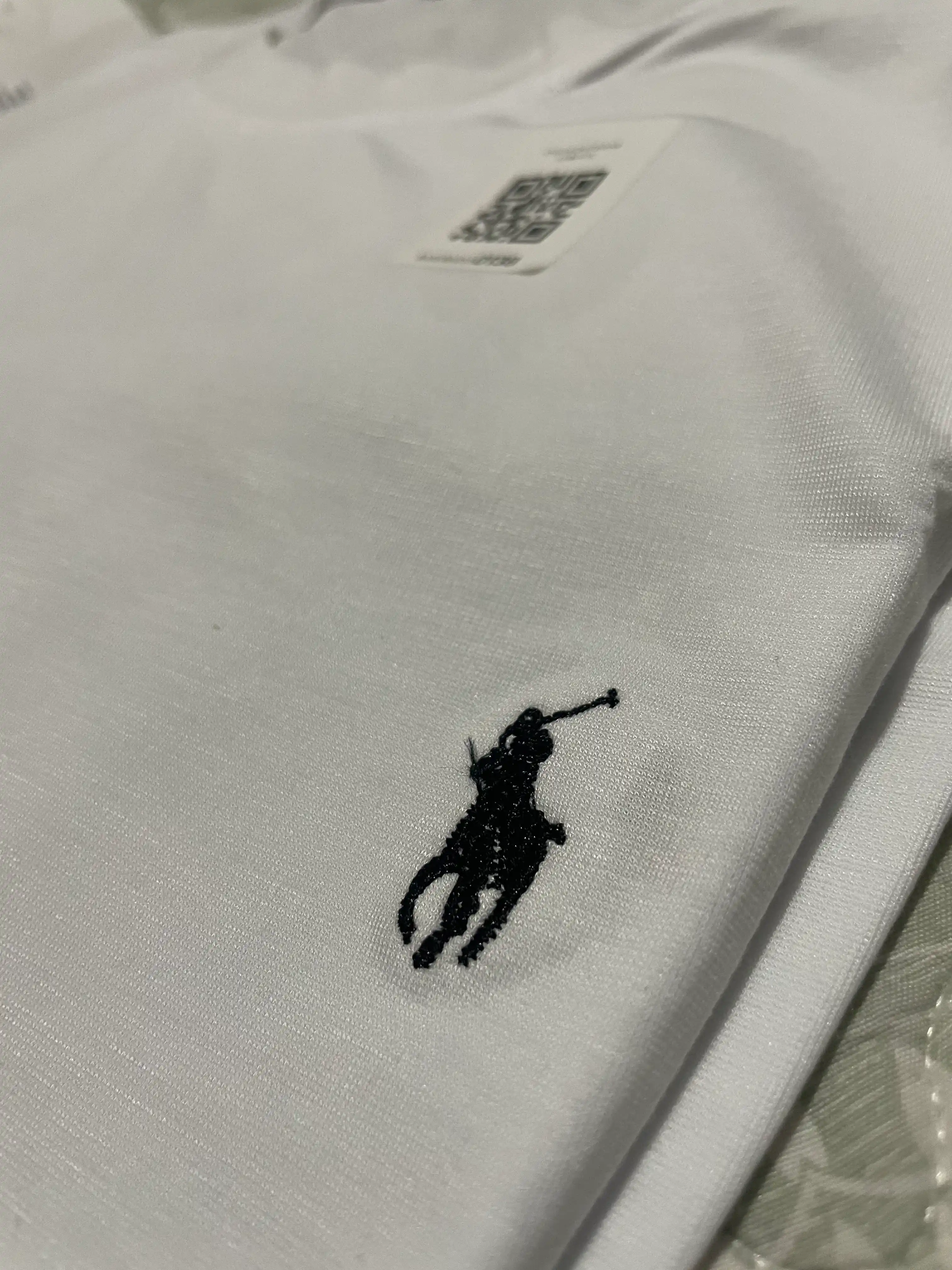 Erkaklar uchun kalta yengli futbolka
