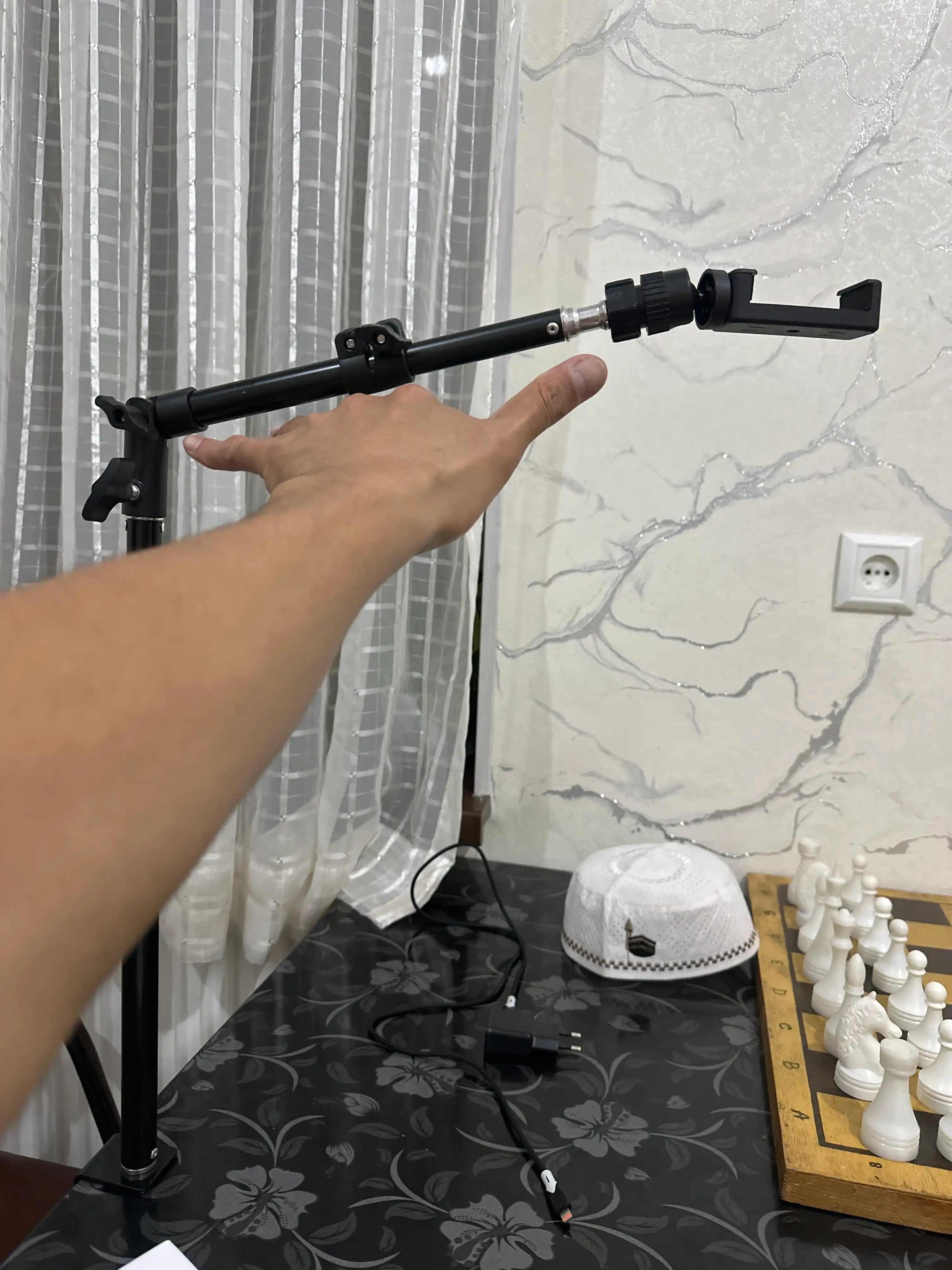 360° buriluvchi telefon ushlagich — stol usti kontent va ovqat videolari uchun ajoyib