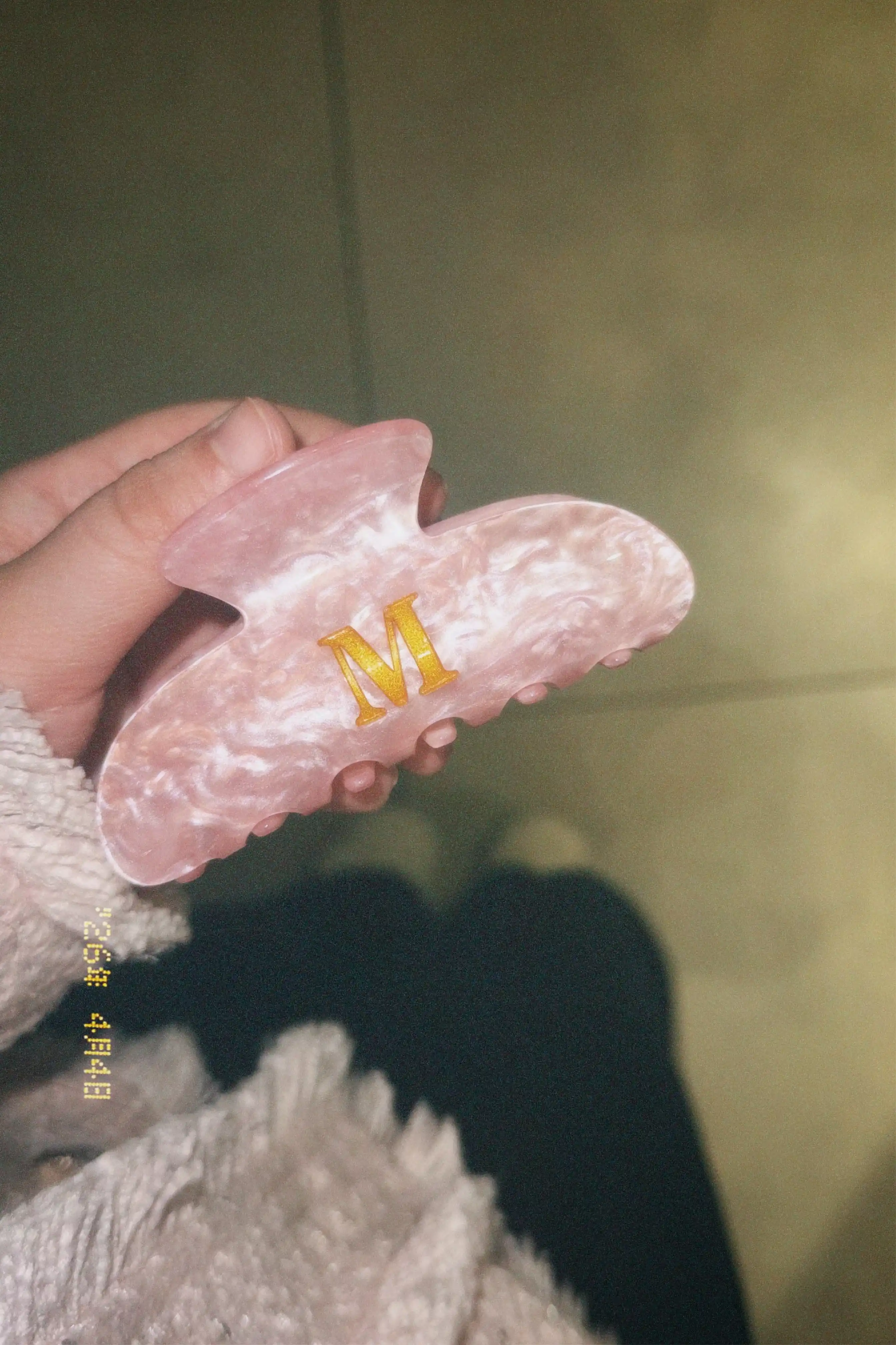 Elegant Pink Zakolka Harfli –  soch qisqichi