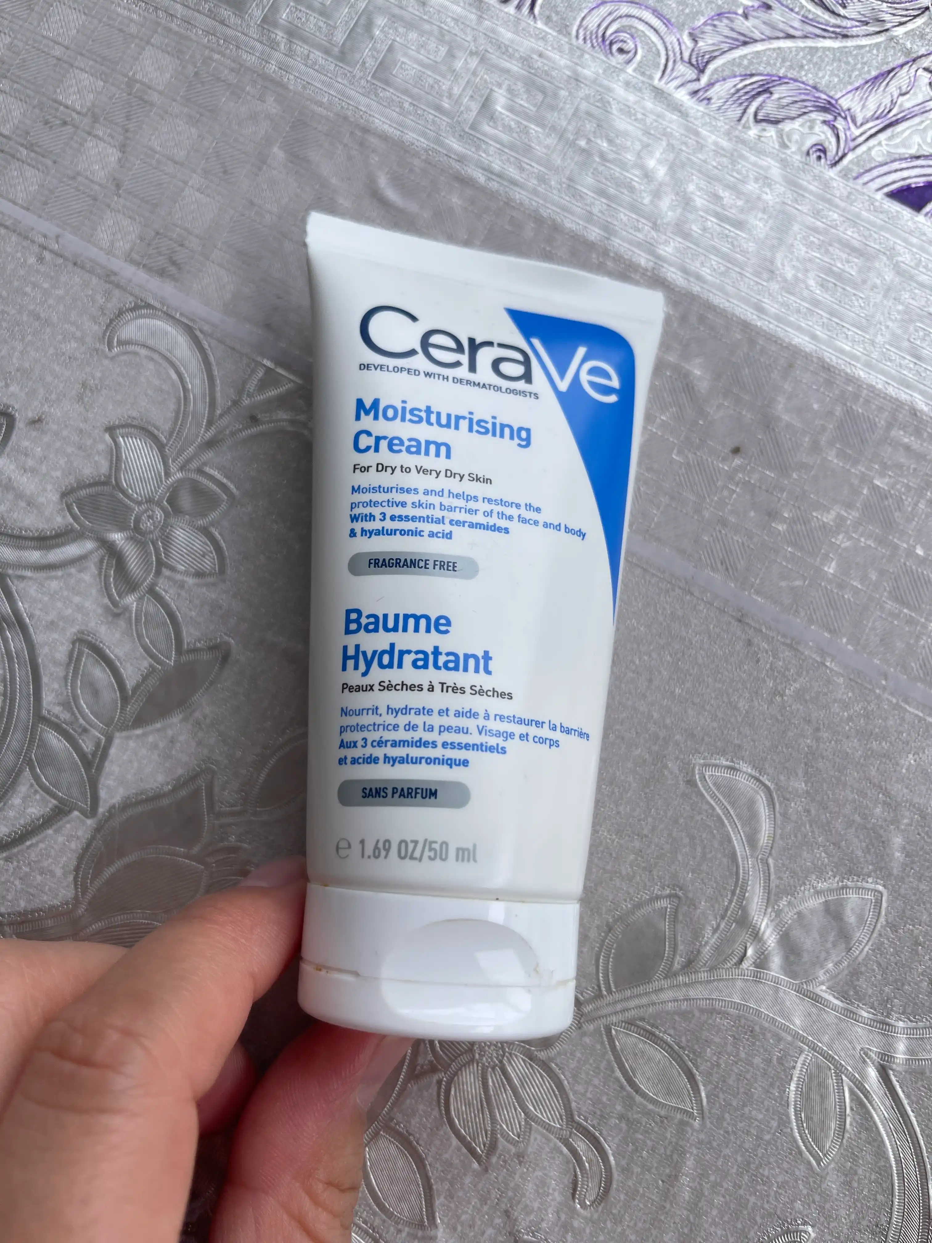 CeraVe Quruq va juda quruq yuz va badan terisi uchun namlantiruvchi krem, 50 ml