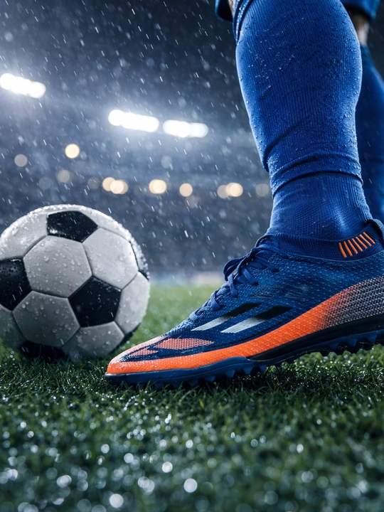 Erkaklar futbol butsilari F50, o‘lchamlari 32-43. Maktab uchun