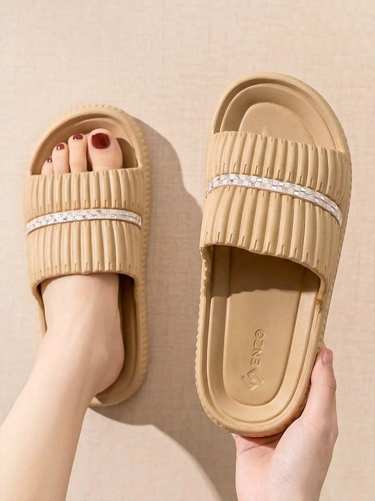Ayollar uchun yozgi shippak — oltin toshli dekorativ tasmali slide sandal - 