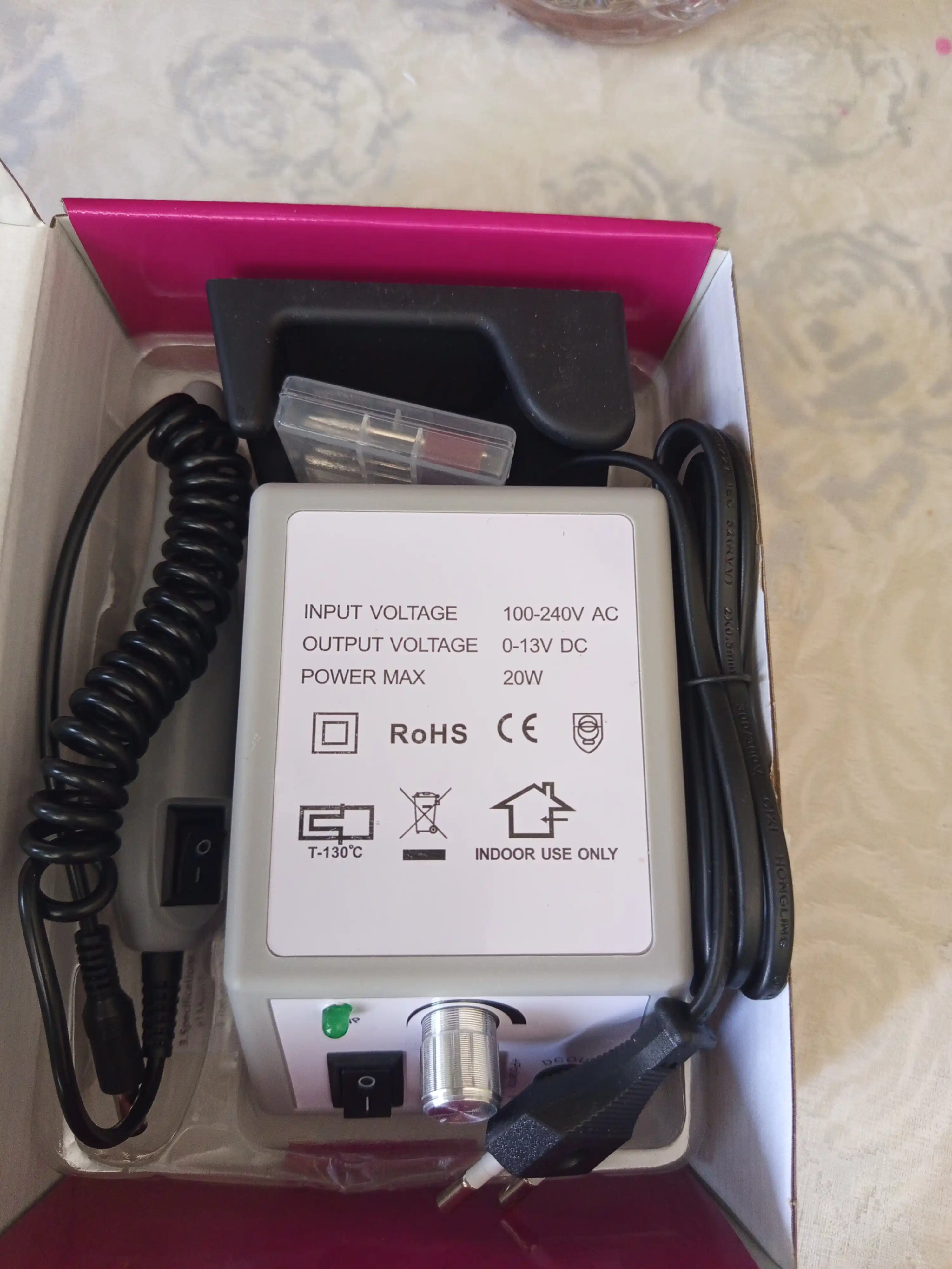 Manikyur va pedikyur uchun nasadkali portativ apparat